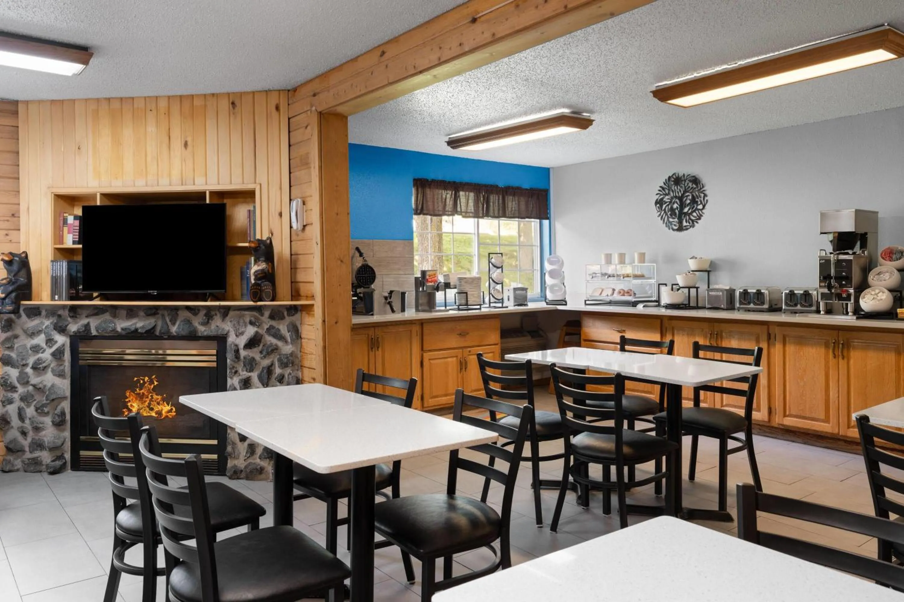 Breakfast in Baymont by Wyndham Duluth Spirit Mountain