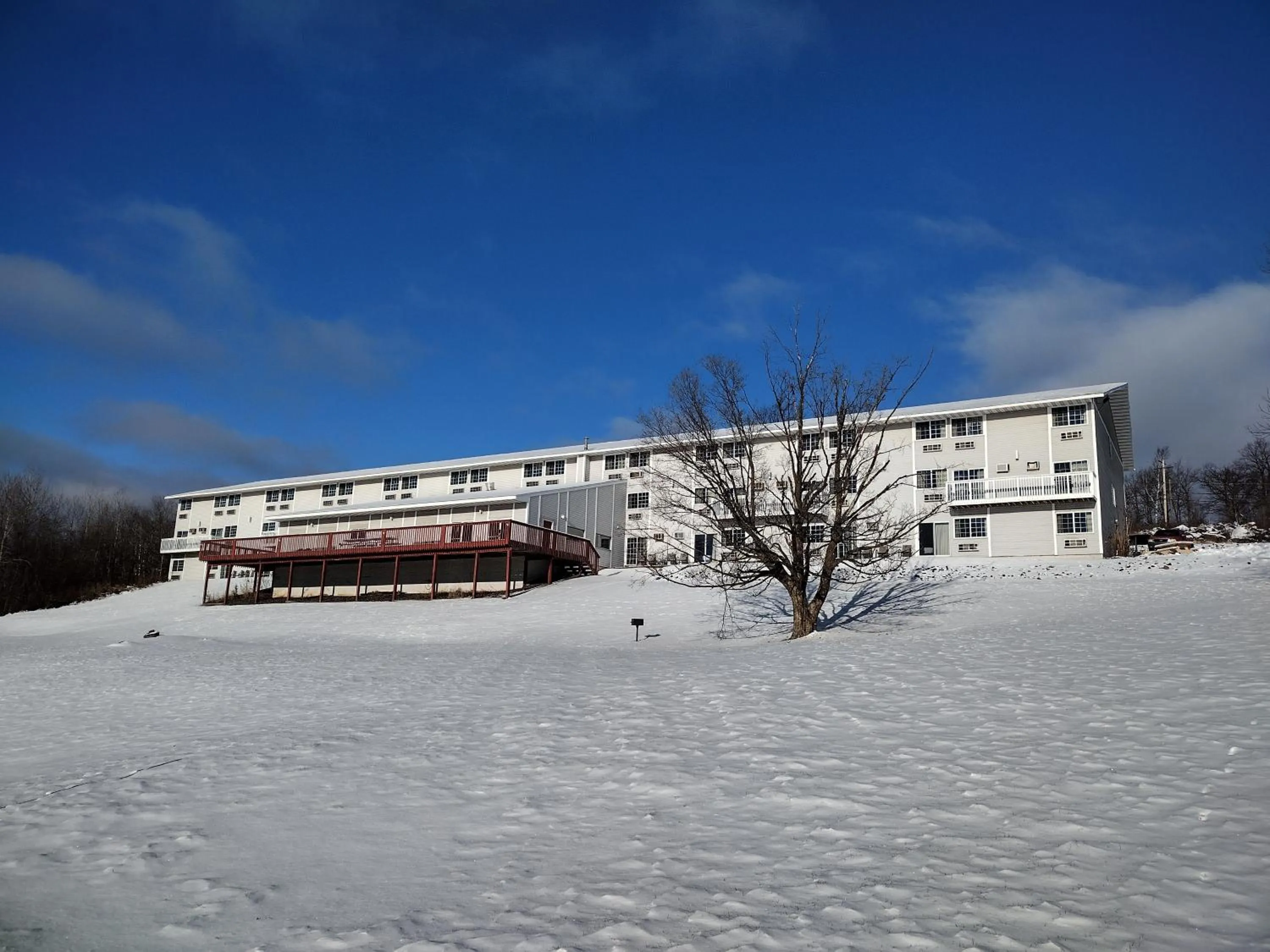 Property building in Americas Best Value Inn - Duluth Spirit Mountain Inn