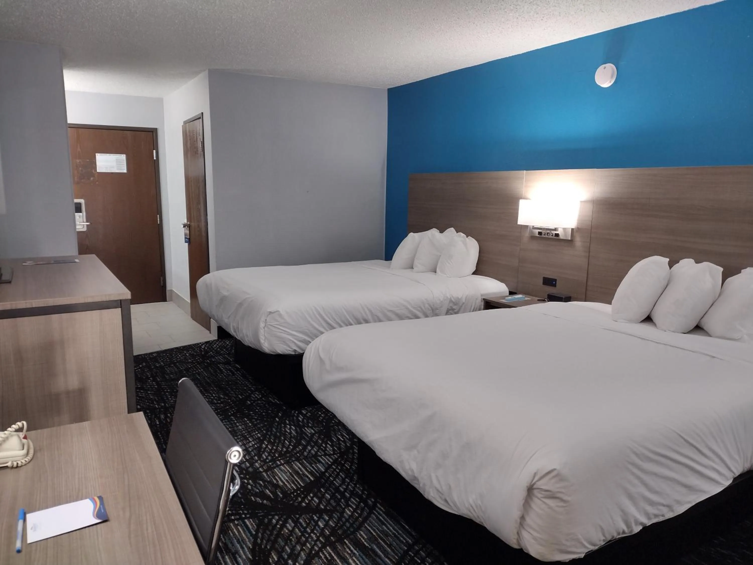 Bedroom, Bed in Americas Best Value Inn - Duluth Spirit Mountain Inn