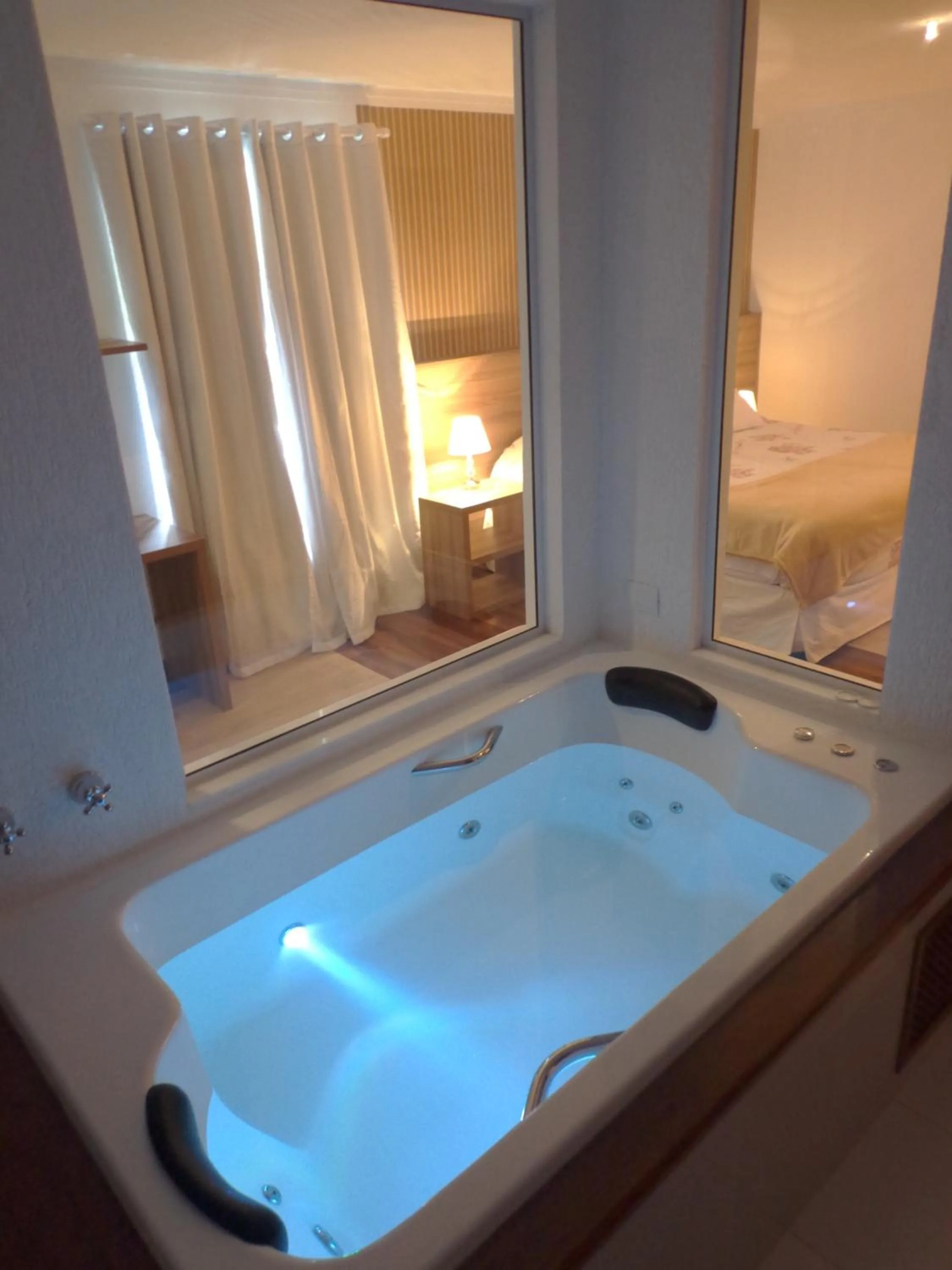 Bathroom, Bed in Golden Forest Pousada