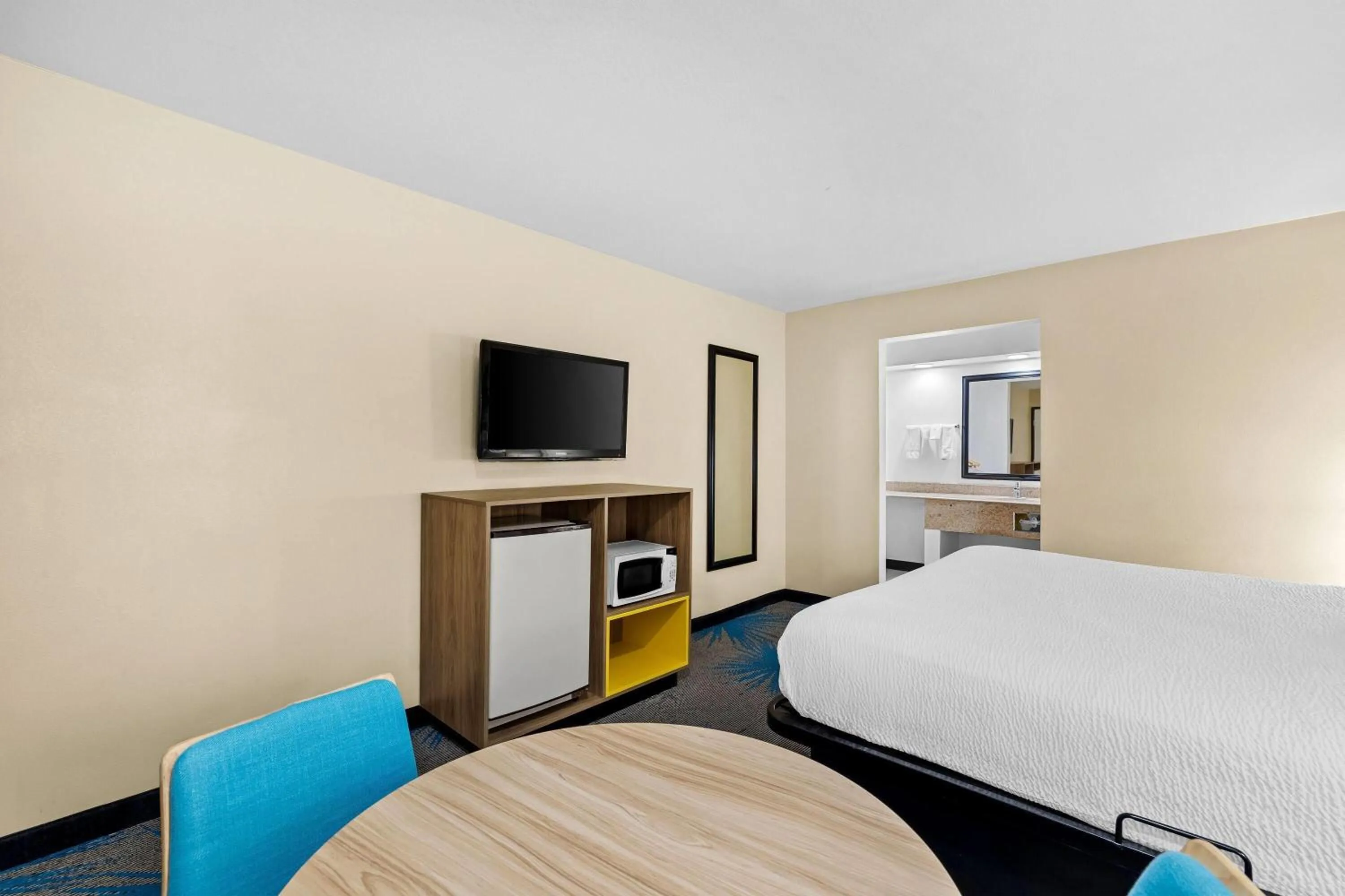 Bed in Days Inn by Wyndham Tucson Airport