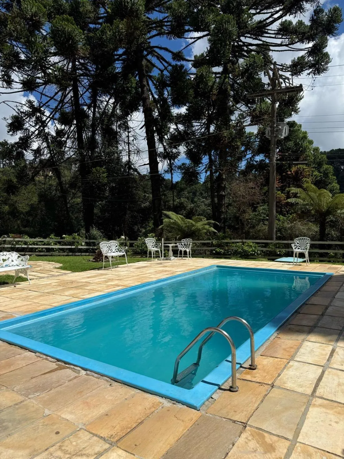 Swimming pool in Hotel Refúgio Alpino