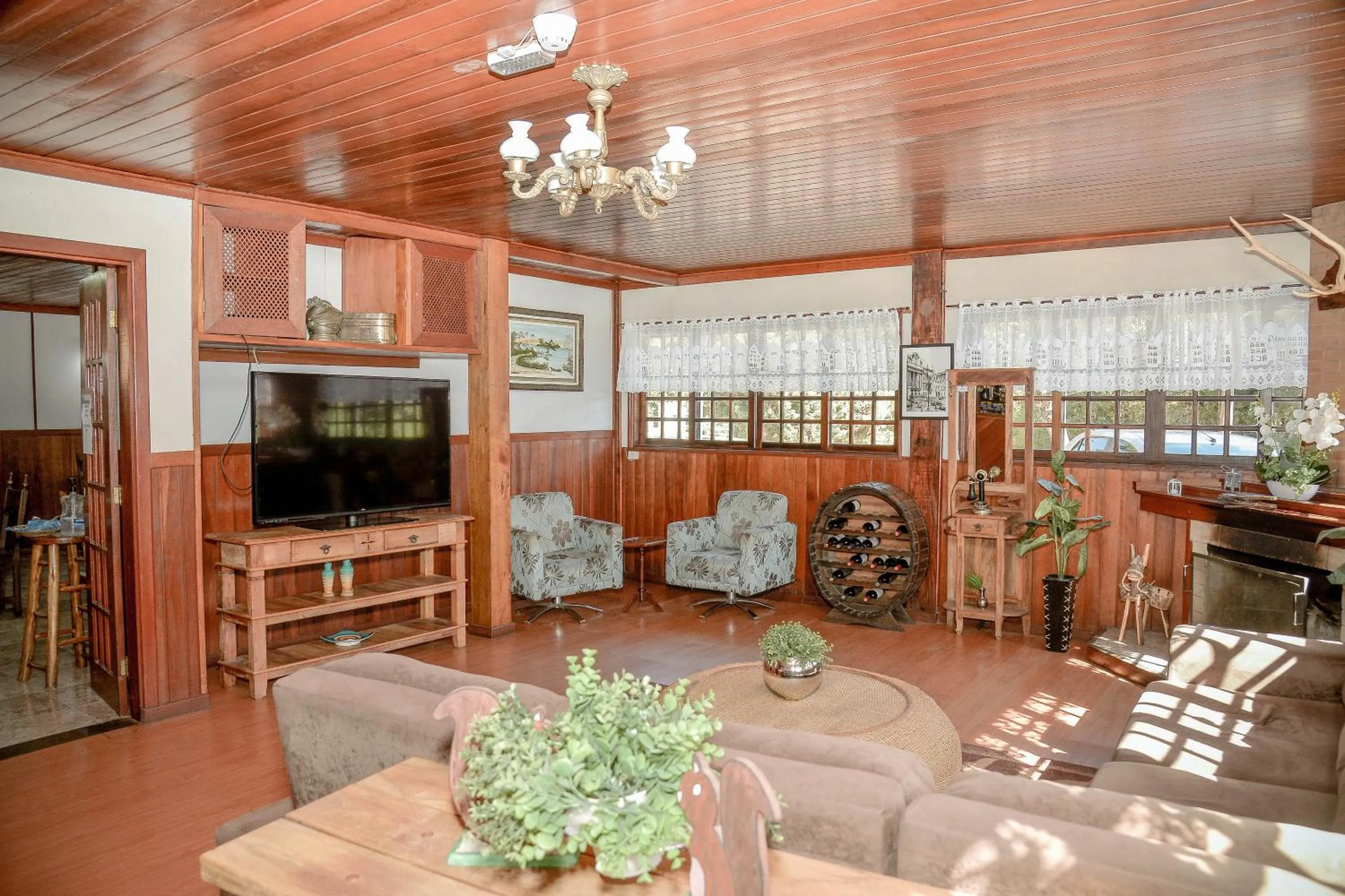 Communal lounge/ TV room in Hotel Refúgio Alpino