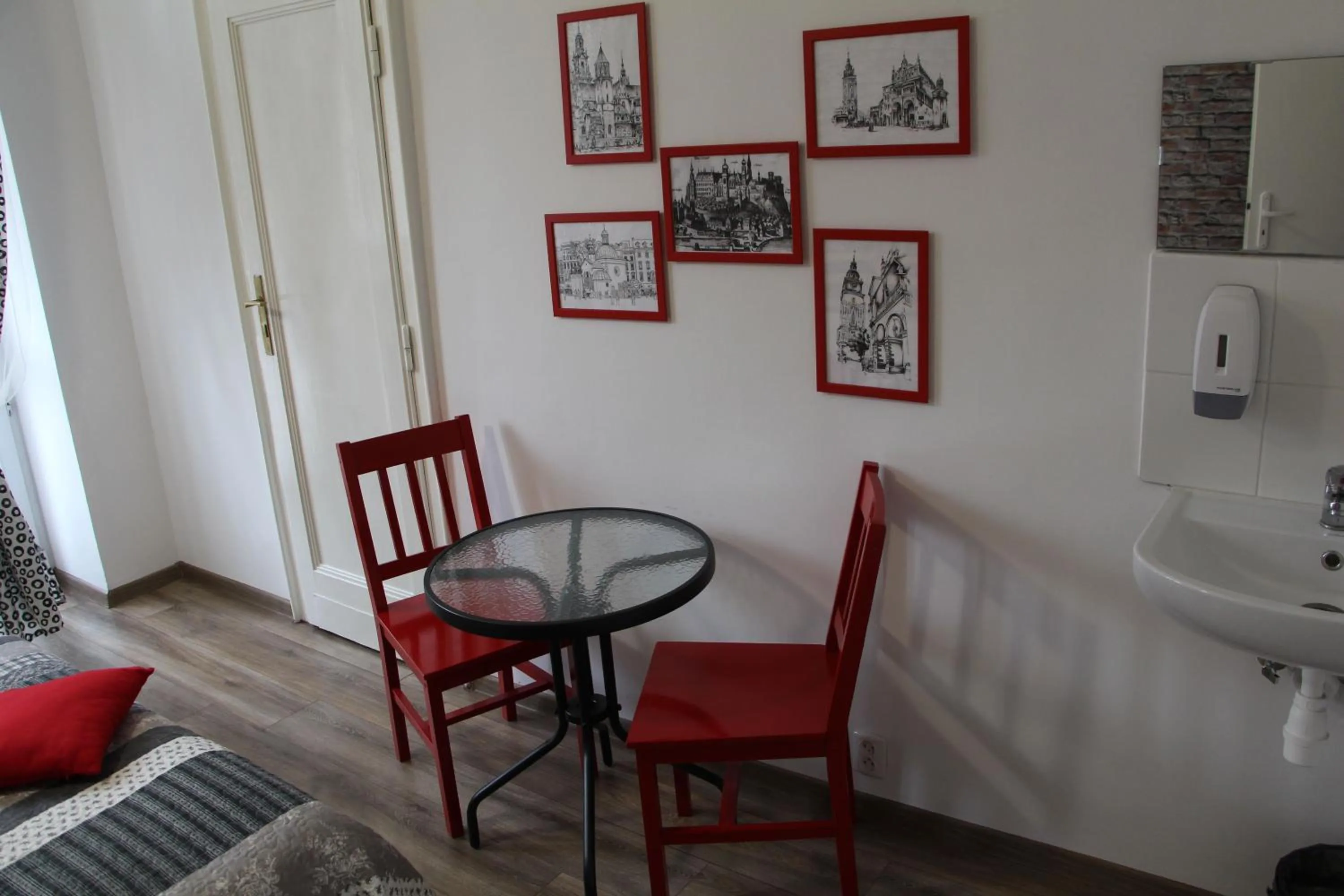 Dining area in Lorf Hostel&Apartments