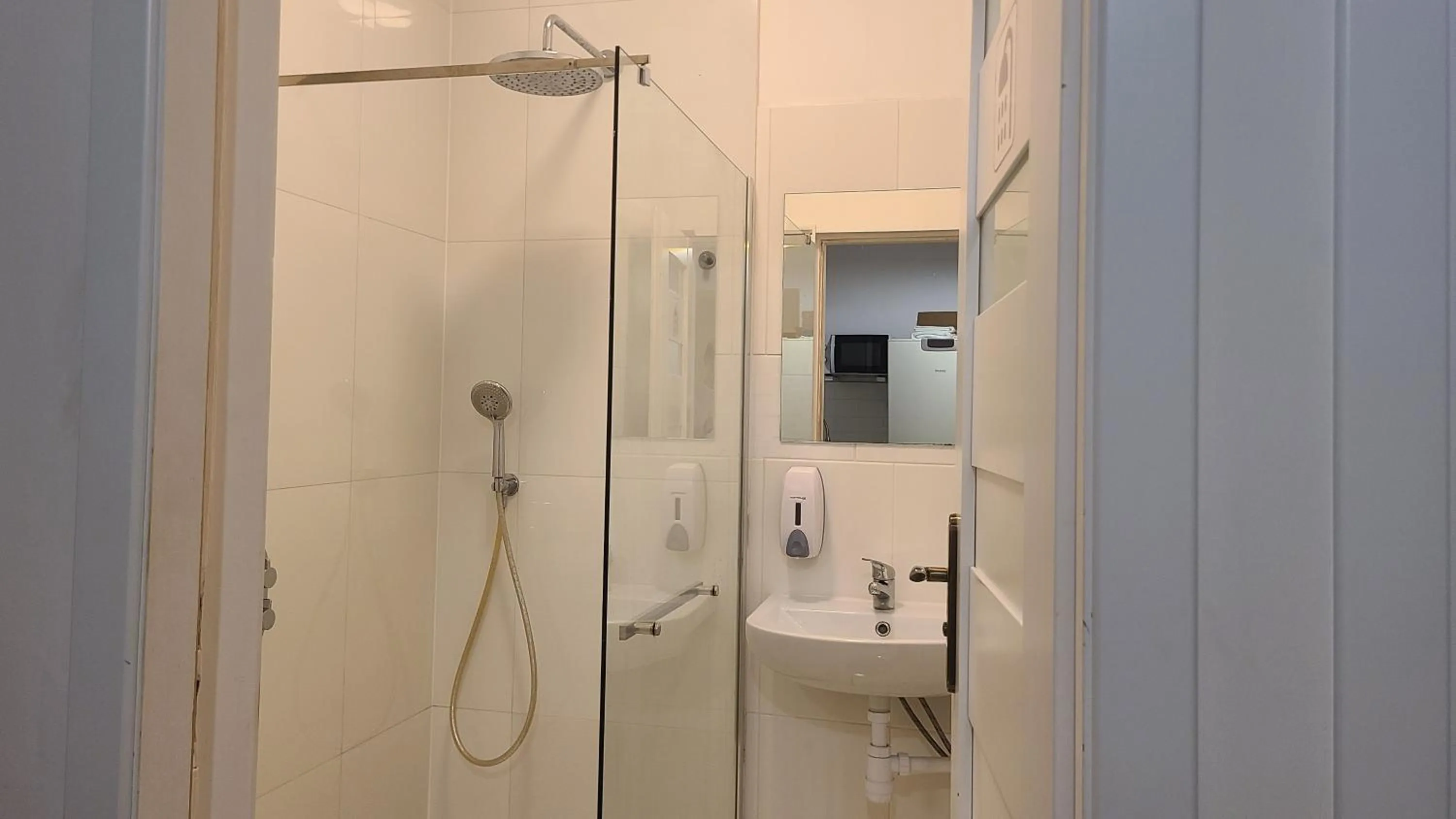Shower in Lorf Hostel&Apartments