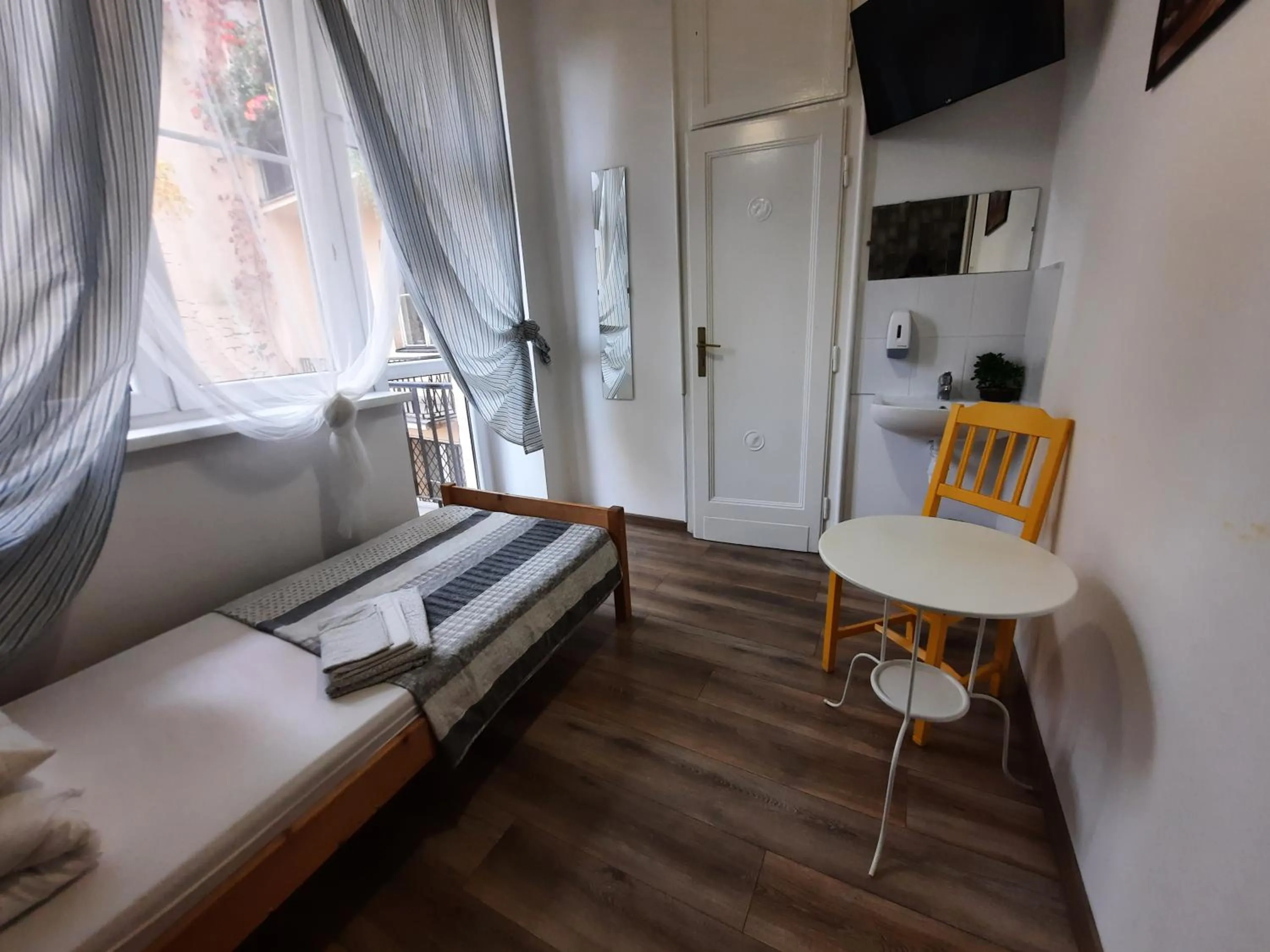 Photo of the whole room in Lorf Hostel&Apartments