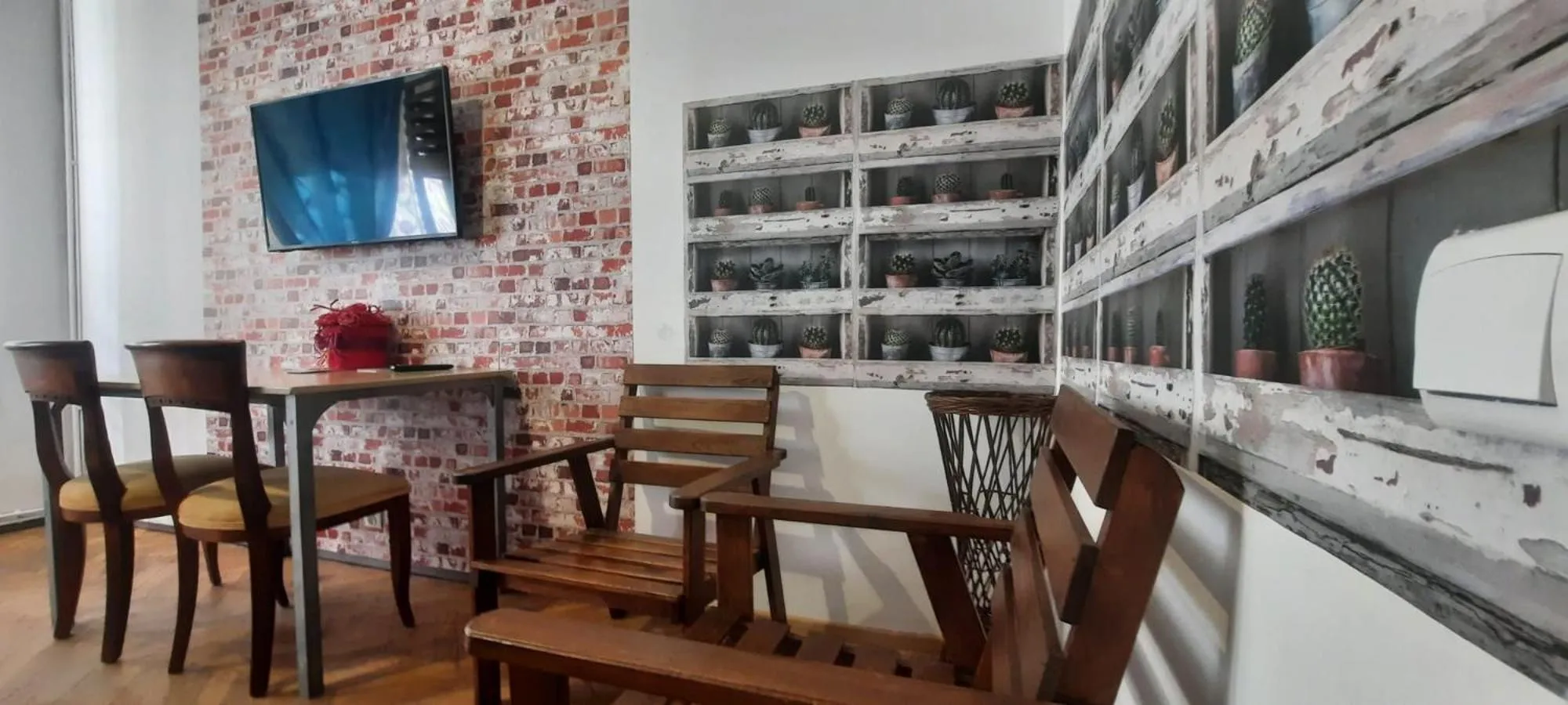 Dining area in Lorf Hostel&Apartments