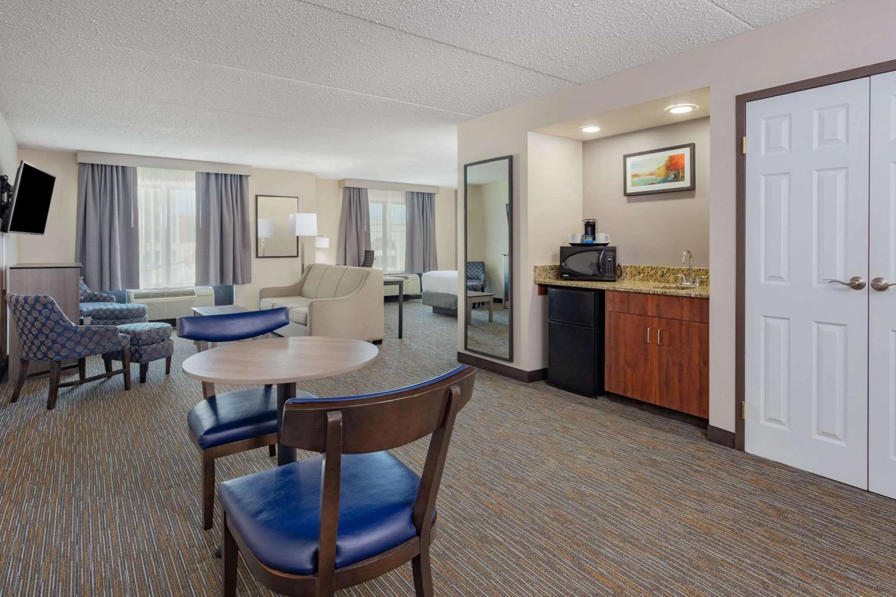 Photo of the whole room in Wingate by Wyndham Lima