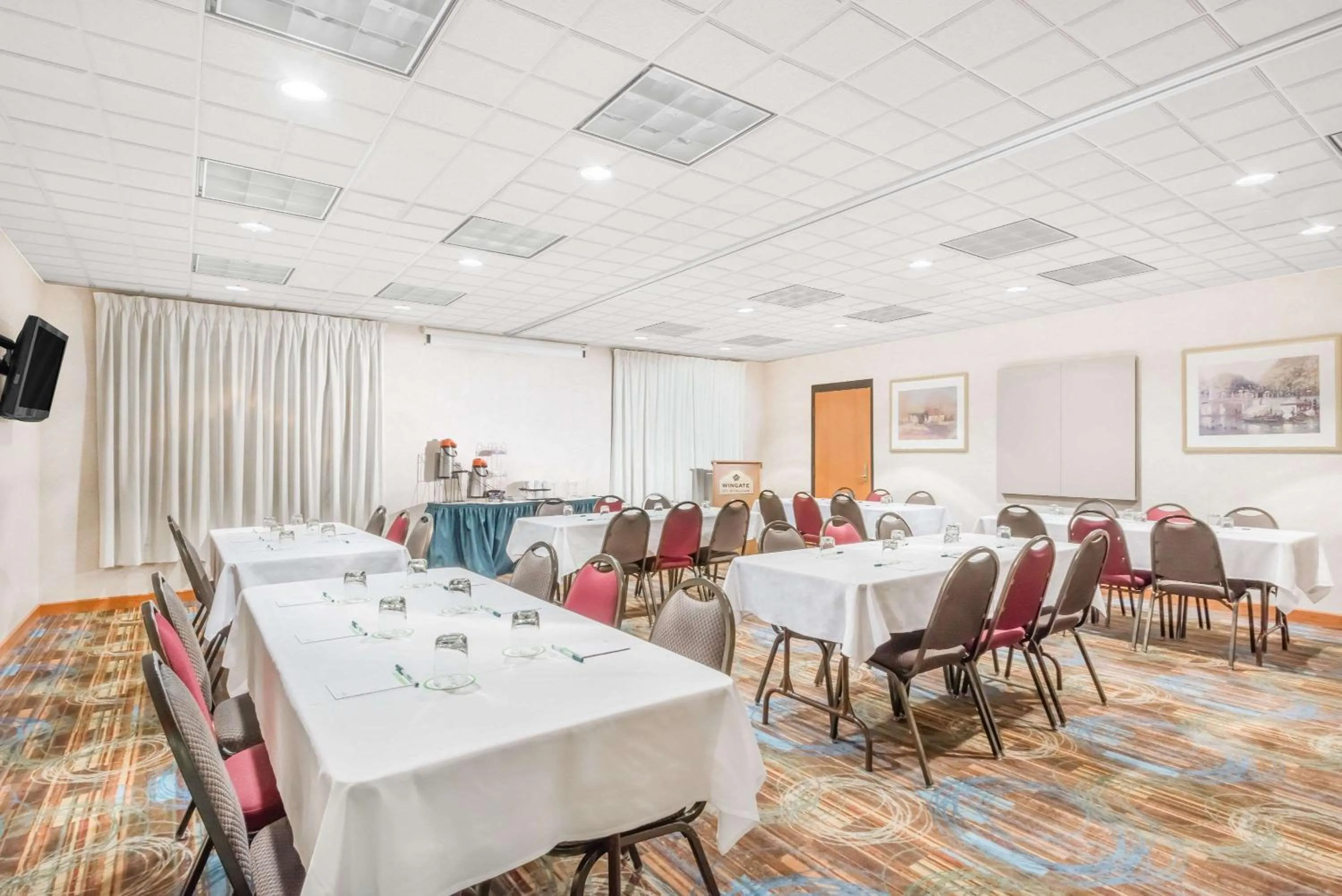 Business facilities in Wingate by Wyndham Lima