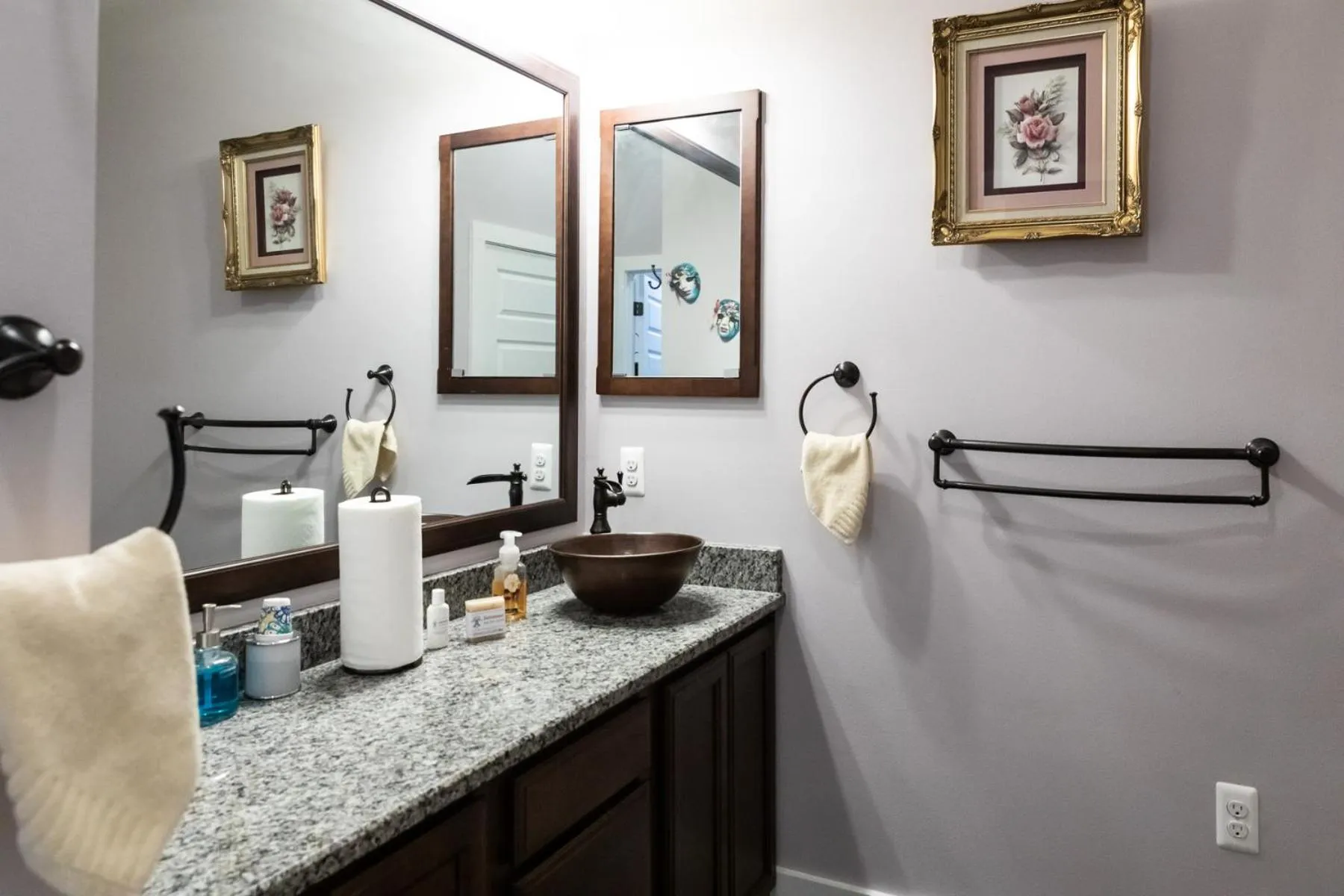 Bathroom in Bienvenue Mon Ami Bed and Breakfast