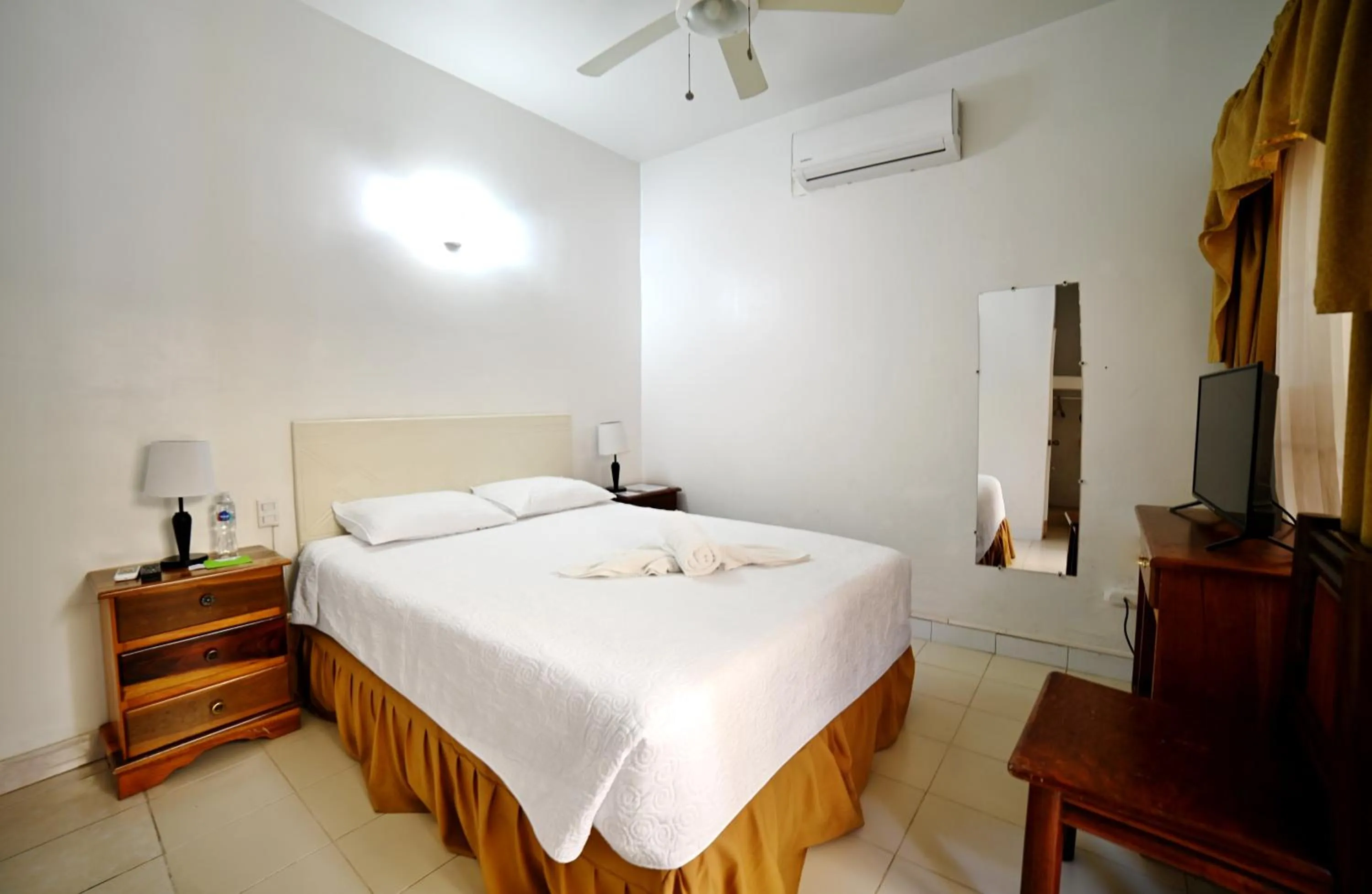 Single Room in Hotel Peten