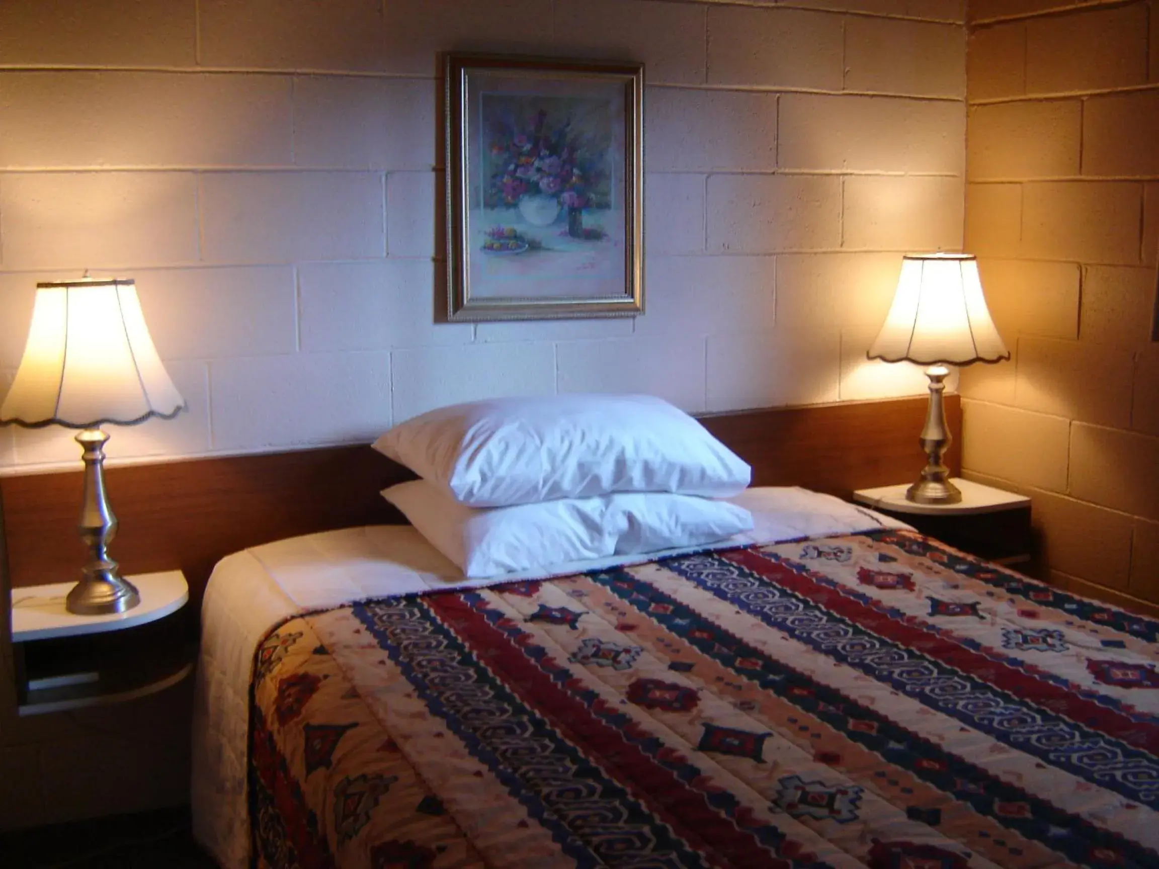 One-Bedroom Suite with Two Queen Beds in Flamingo Motel One-Bedroom Suite with Two Queen Beds in Flamingo Motel