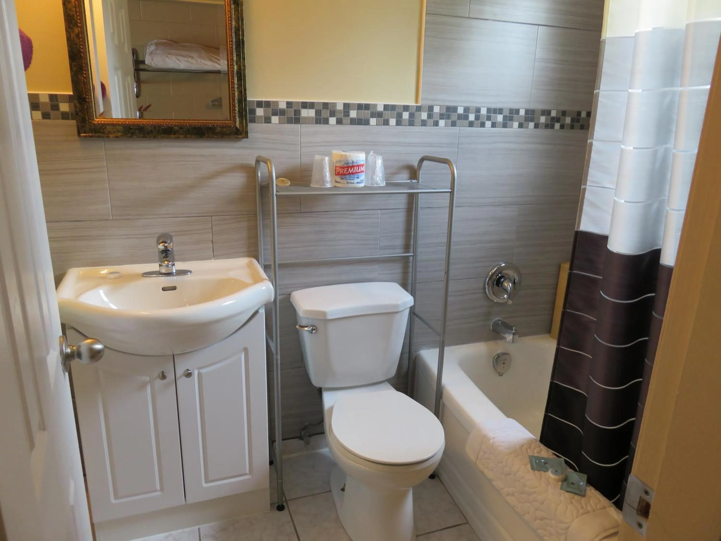 Queen Studio in Flamingo Motel