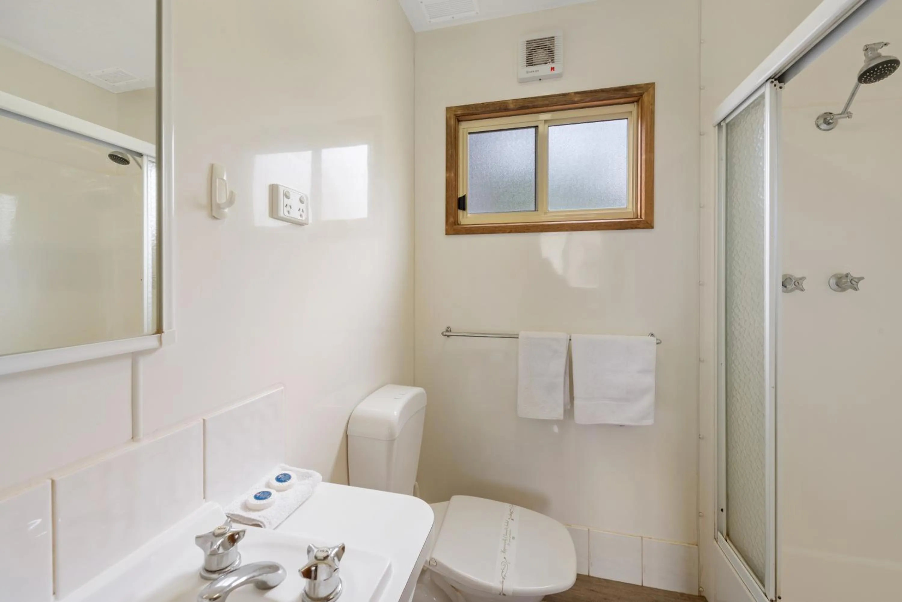 Bathroom in Discovery Parks - Clare