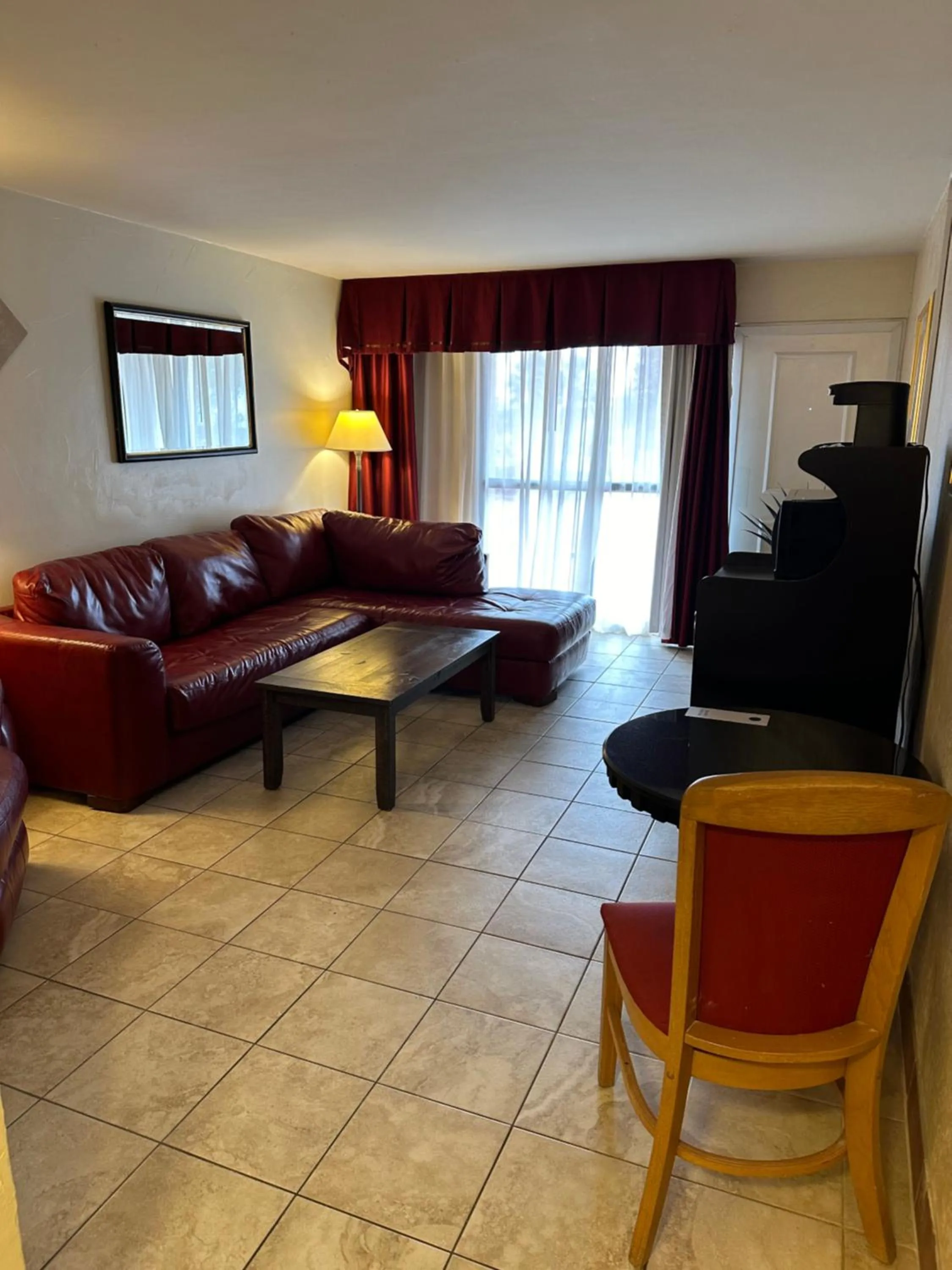 Living room in Ramada by Wyndham Las Cruces Hotel & Conference Center