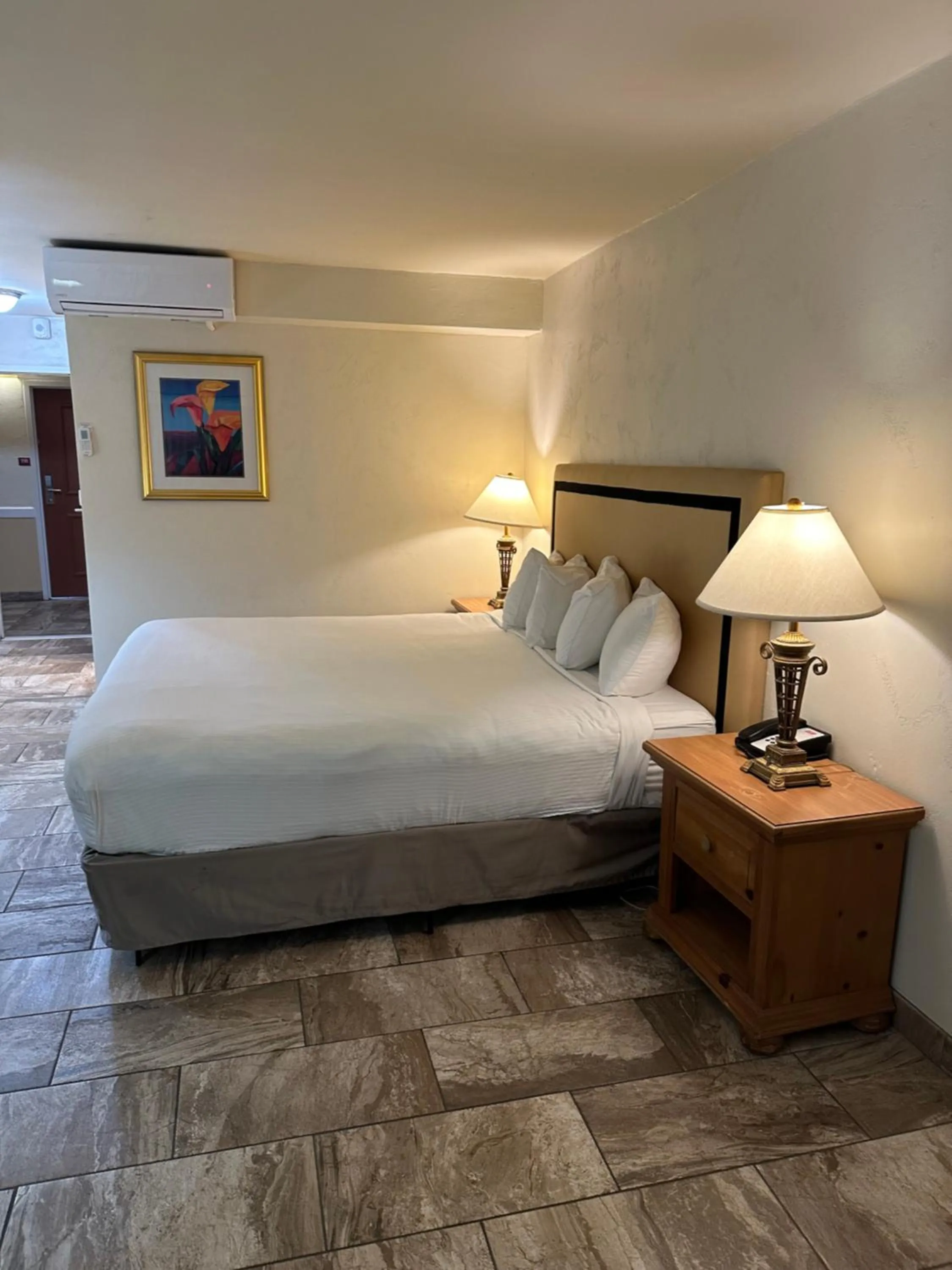 Photo of the whole room, Bed in Ramada by Wyndham Las Cruces Hotel & Conference Center