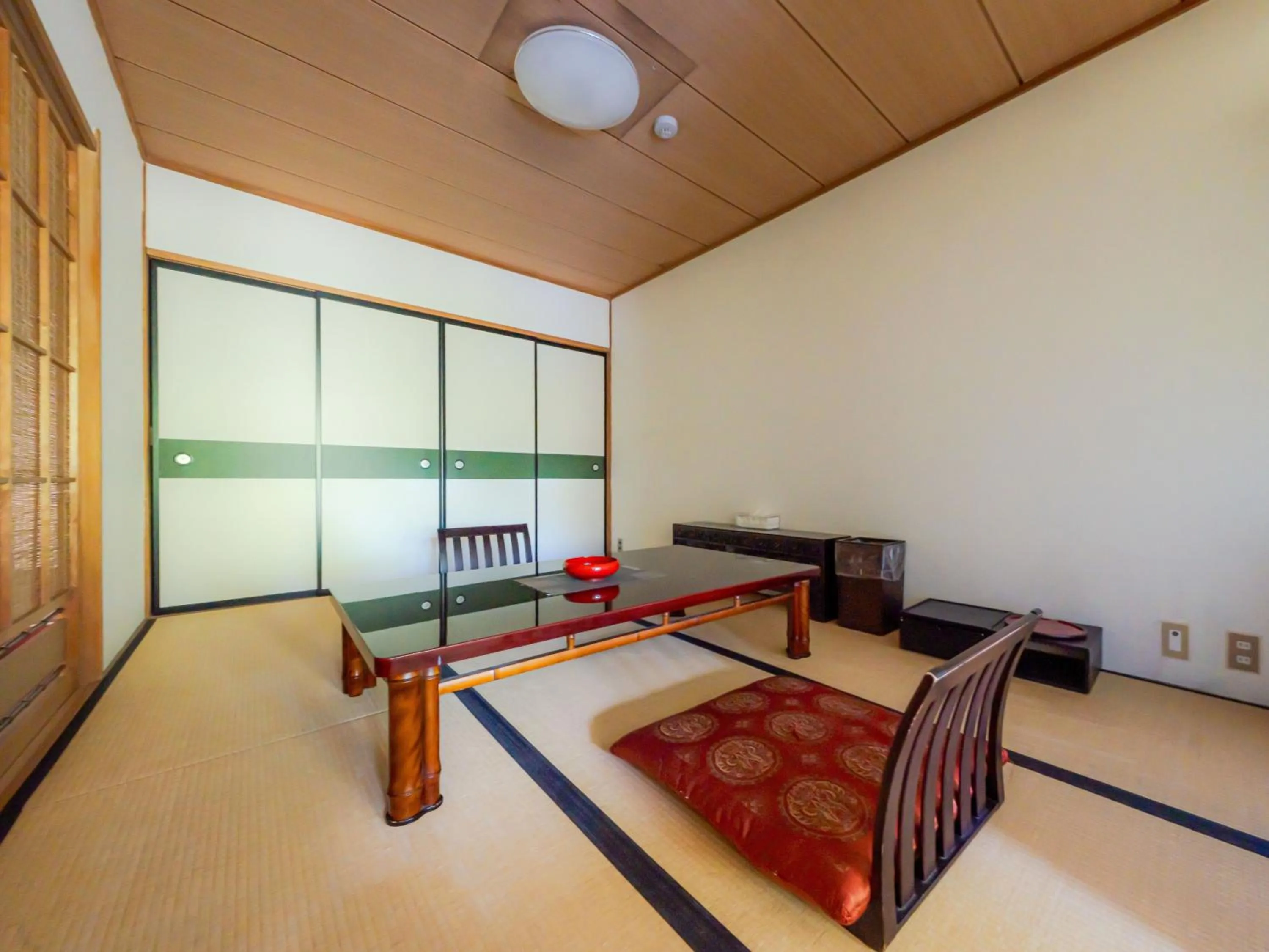 Seating area in Okunikko Konishi Hotel