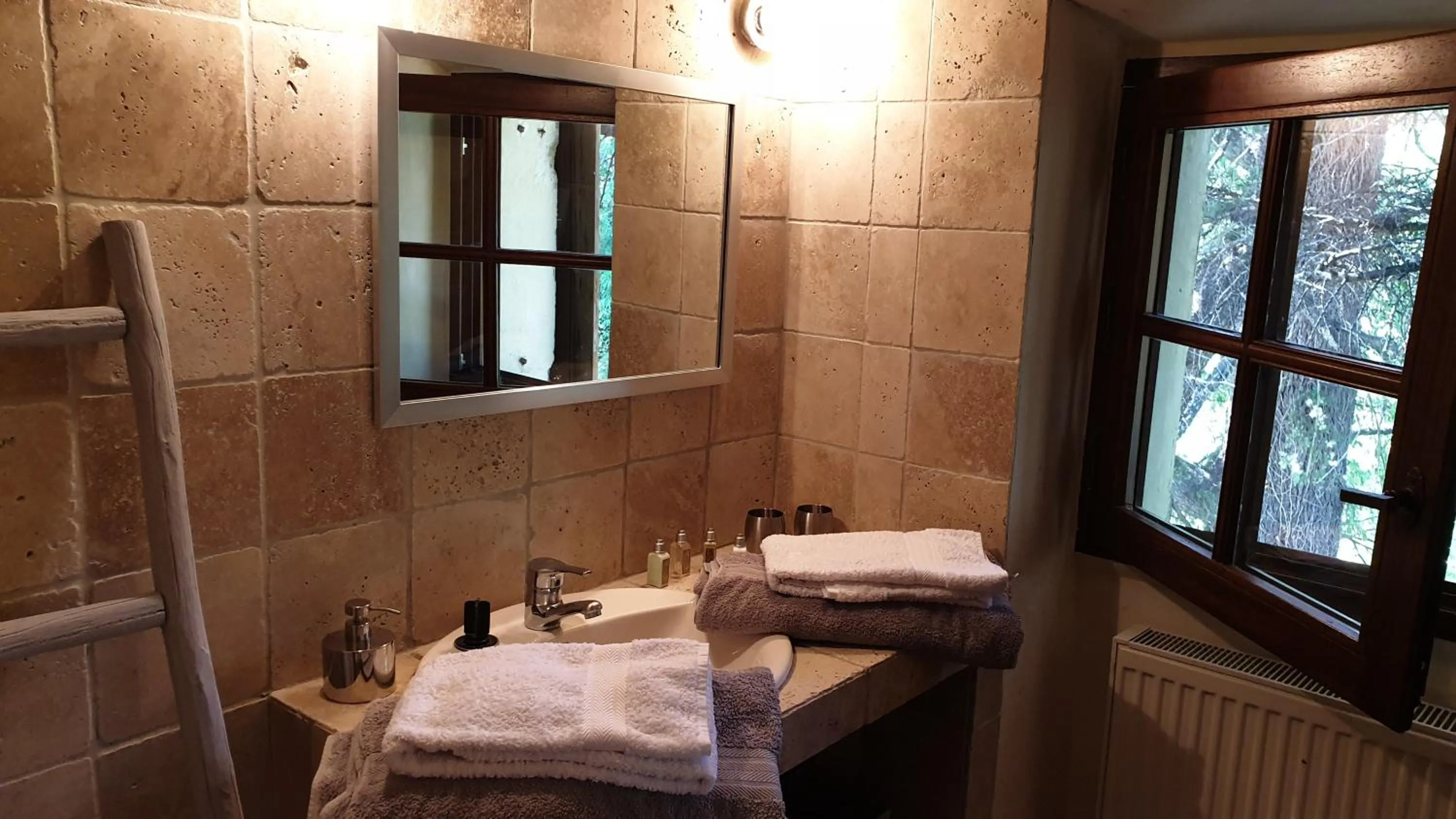 Bathroom in la bastide de l'adrech