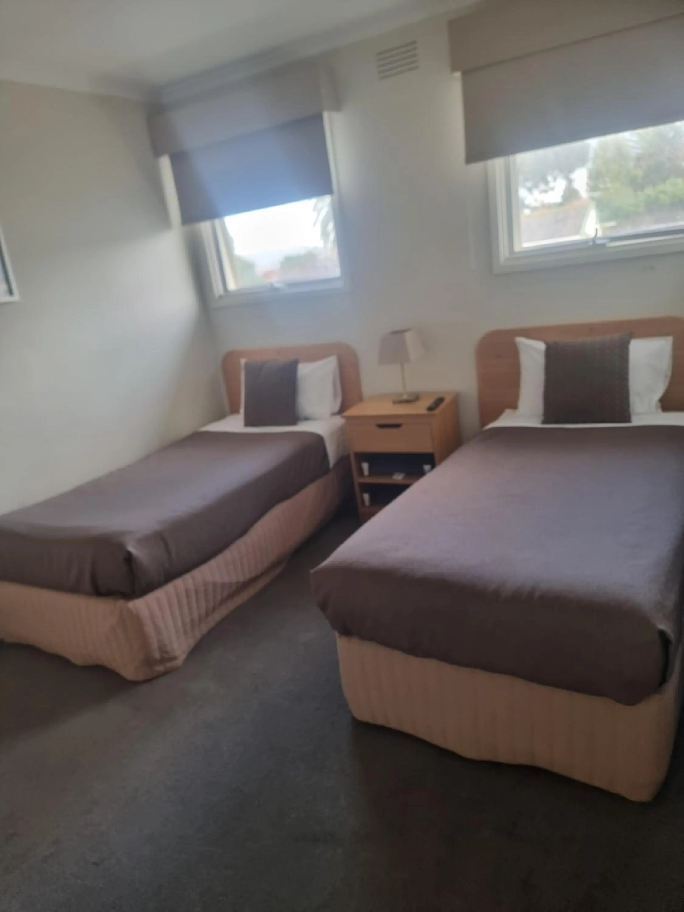 Bed in Hacienda Motel Geelong