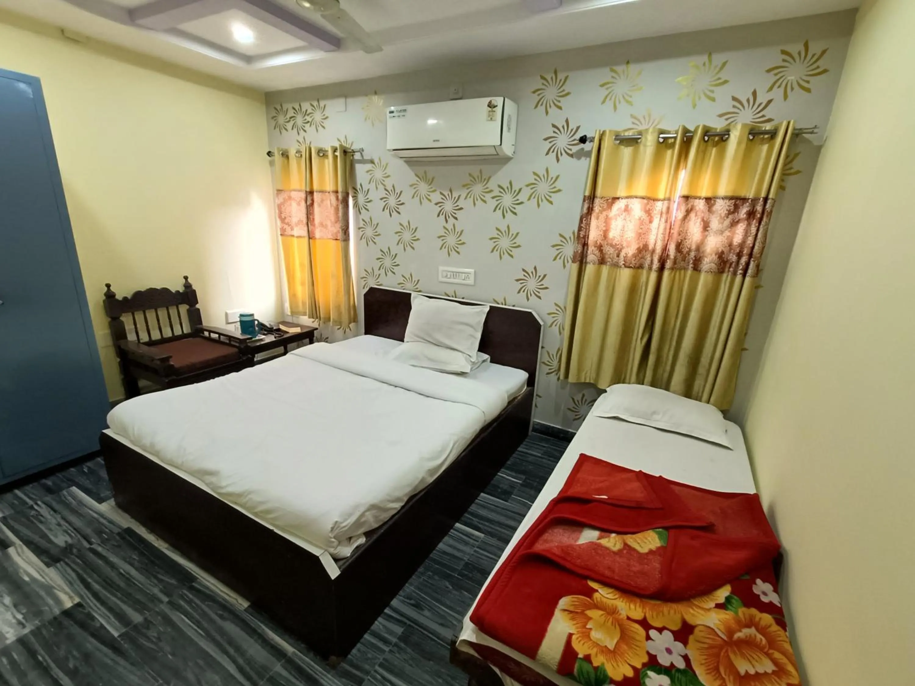 Deluxe Triple Room in Hotel Gokul Palace