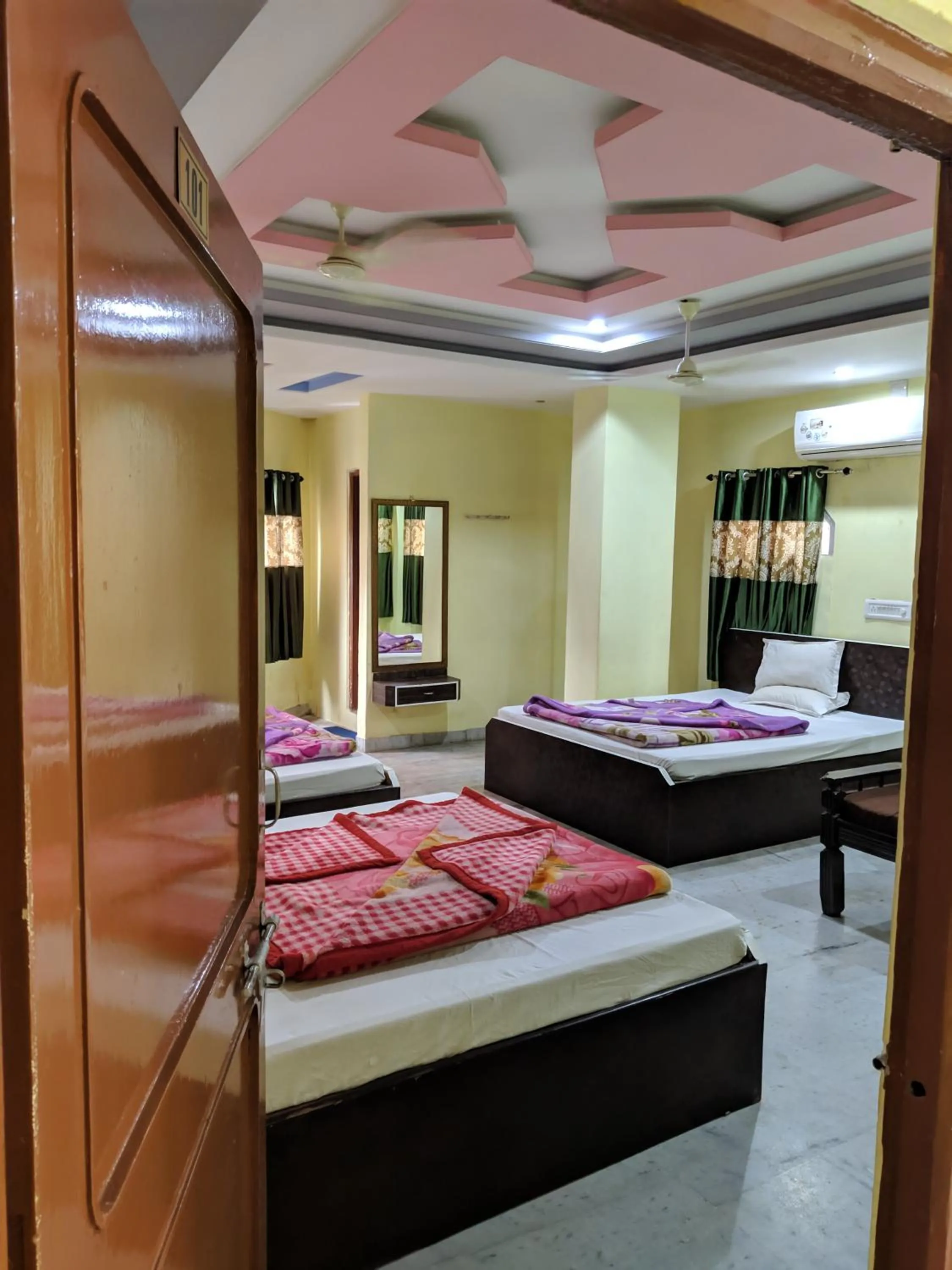 Hotel Gokul Palace