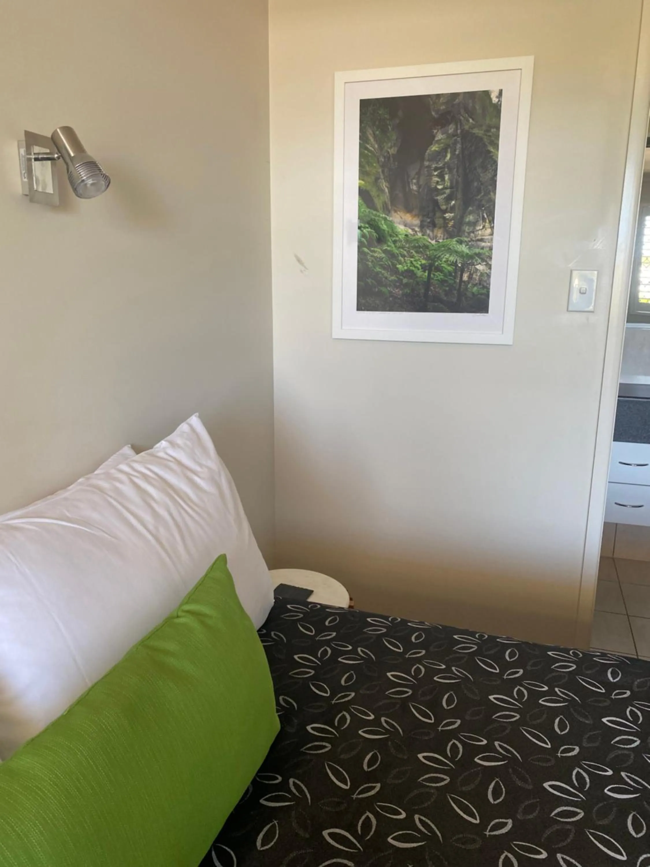 Bed in Citywalk Motor Inn