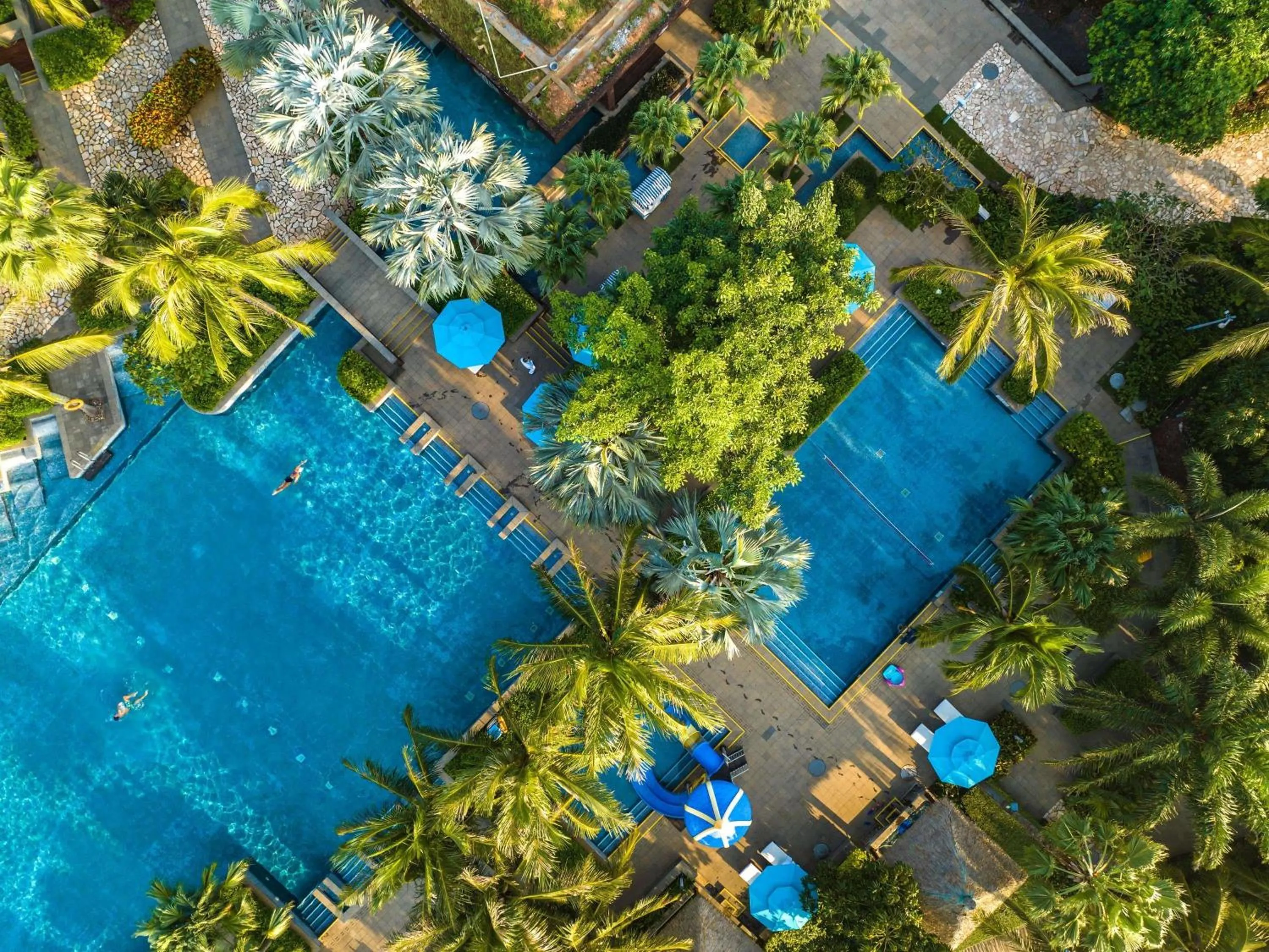 Pool view in Pullman Haikou