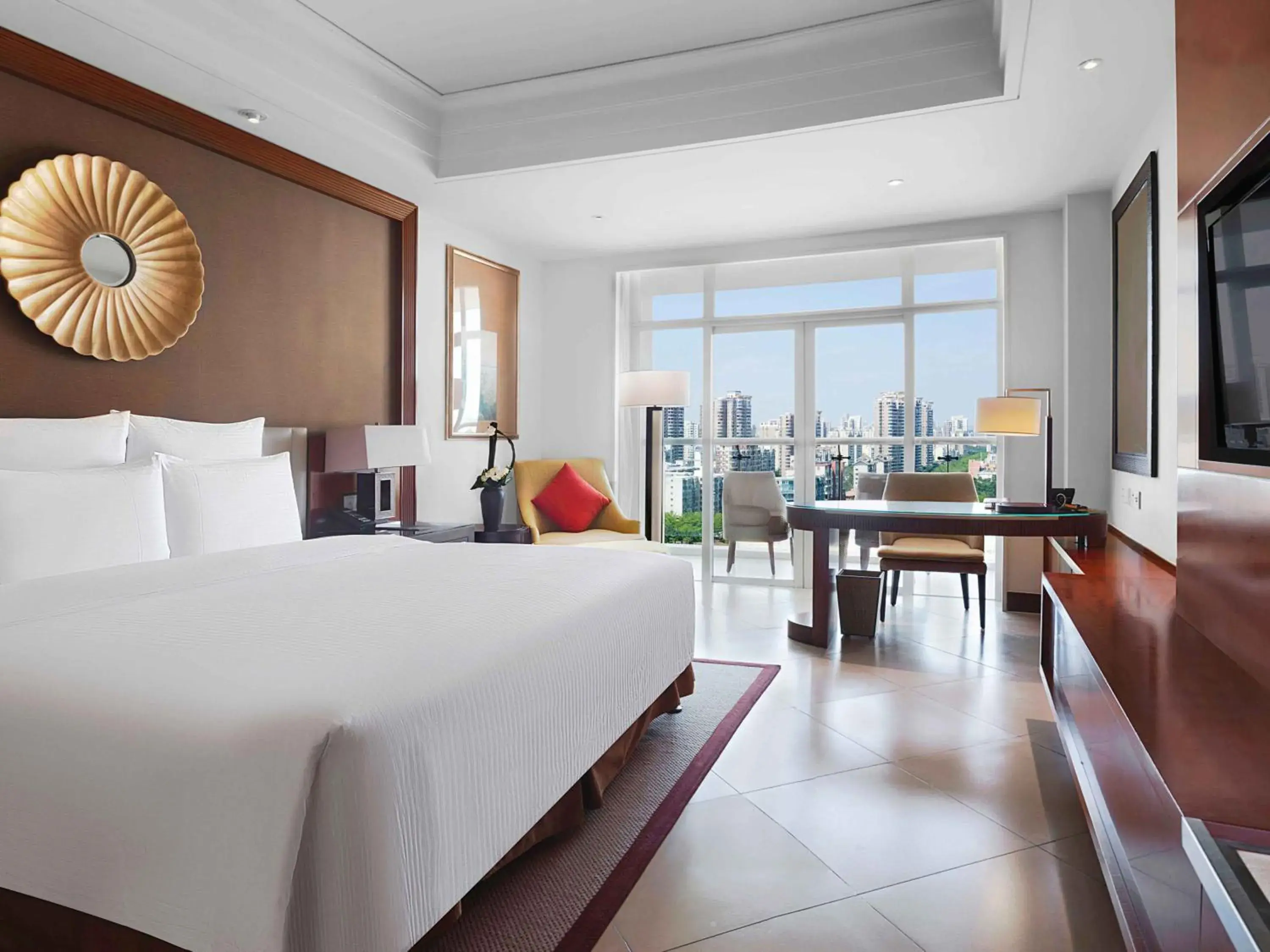 Deluxe King Room with Private Balcony and Sea View in Pullman Haikou Deluxe King Room with Private Balcony and Sea View in Pullman Haikou