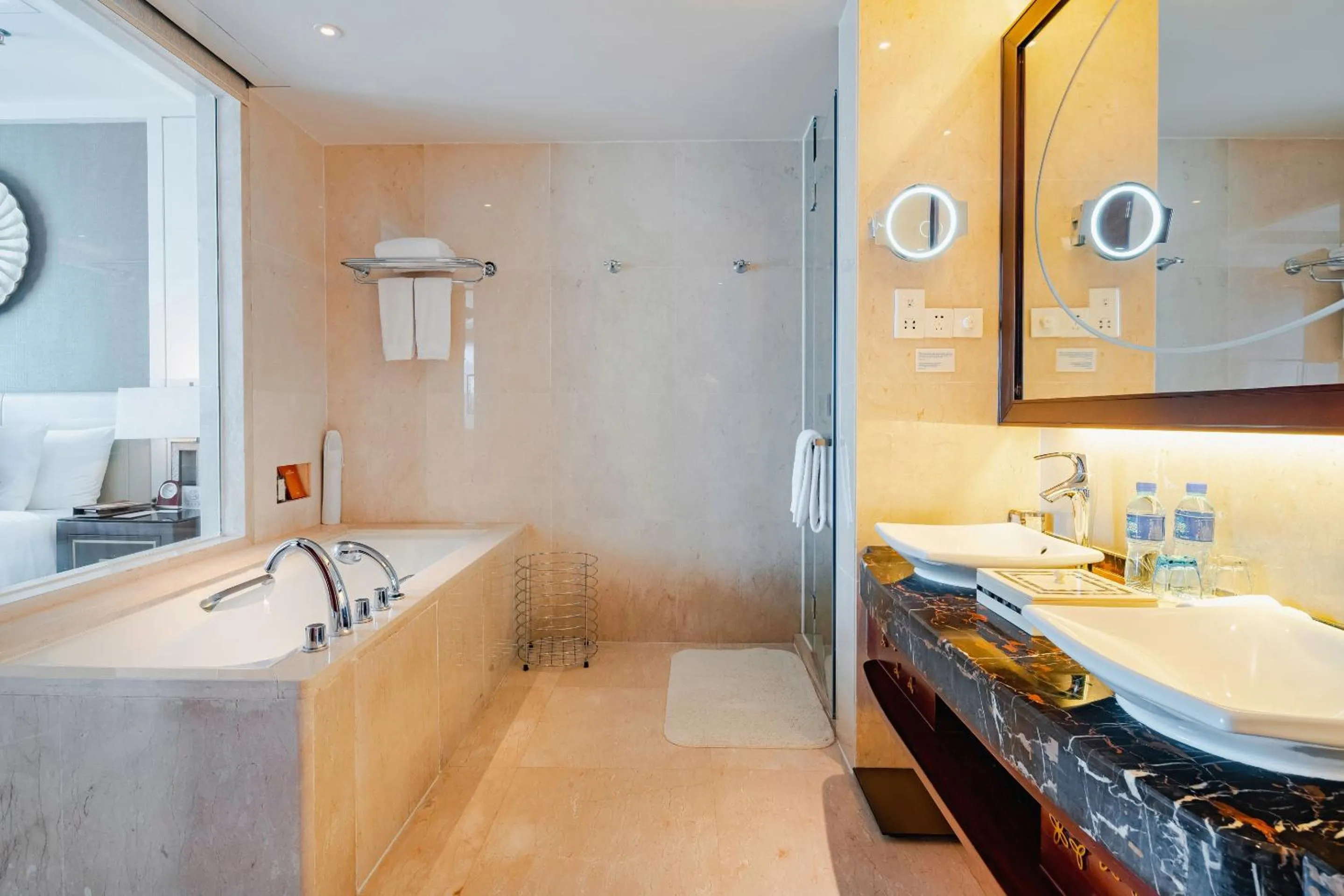 Shower in Pullman Haikou