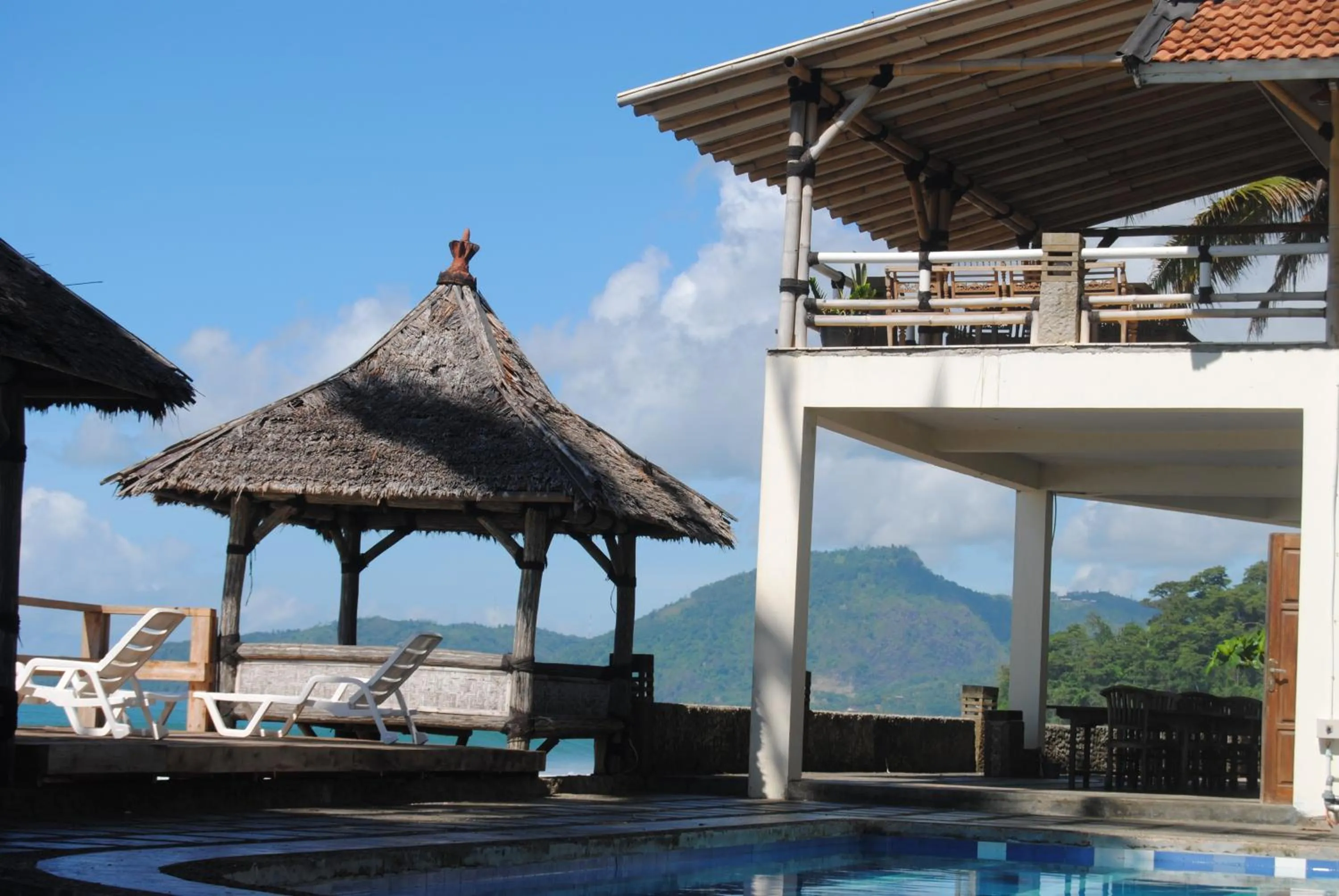 Facade/entrance in 77 Sunset Plaza