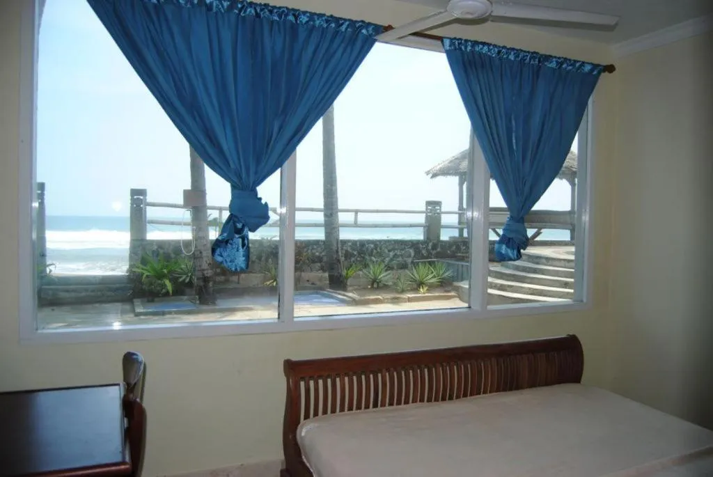 Bed in 77 Sunset Plaza