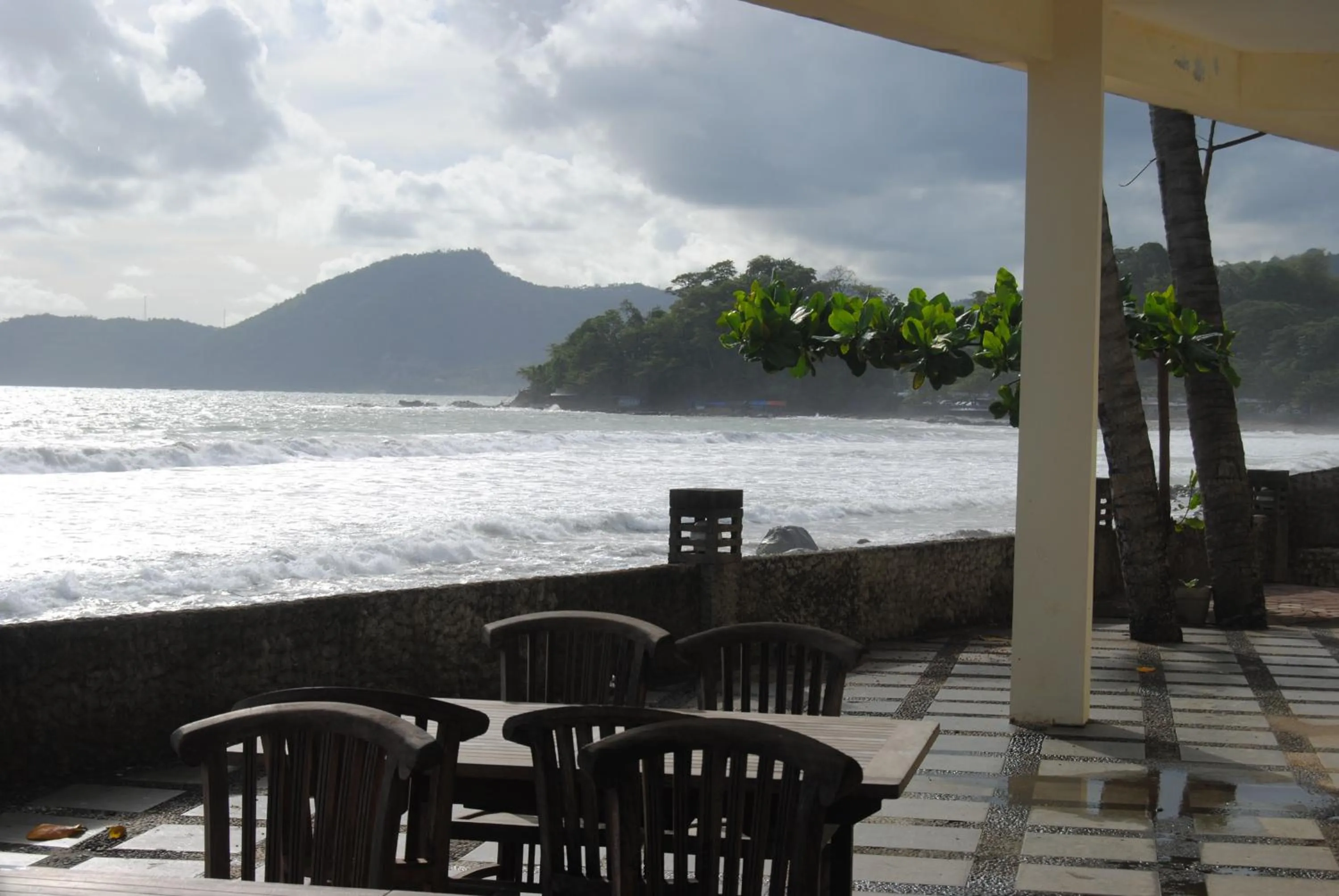 Restaurant/places to eat in 77 Sunset Plaza