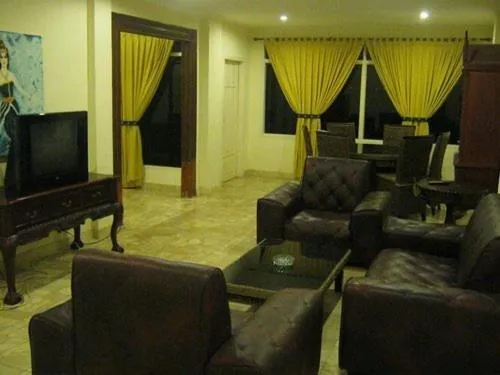 TV and multimedia in 77 Sunset Plaza