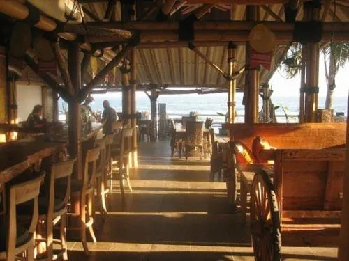 Restaurant/places to eat in 77 Sunset Plaza