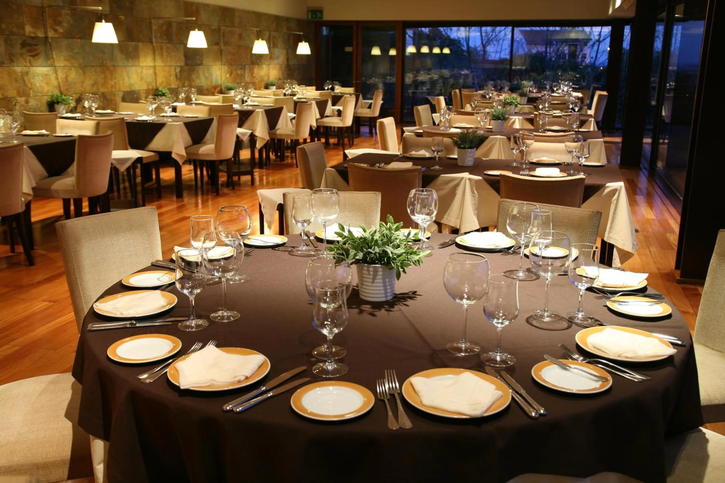 Restaurant/places to eat in Santana Hotel & SPA