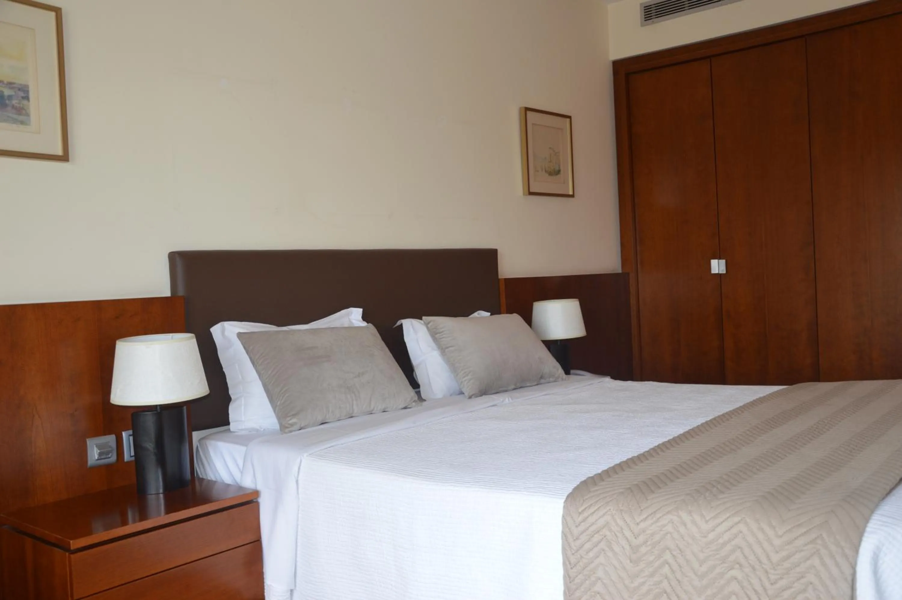 Bed in Santana Hotel & SPA