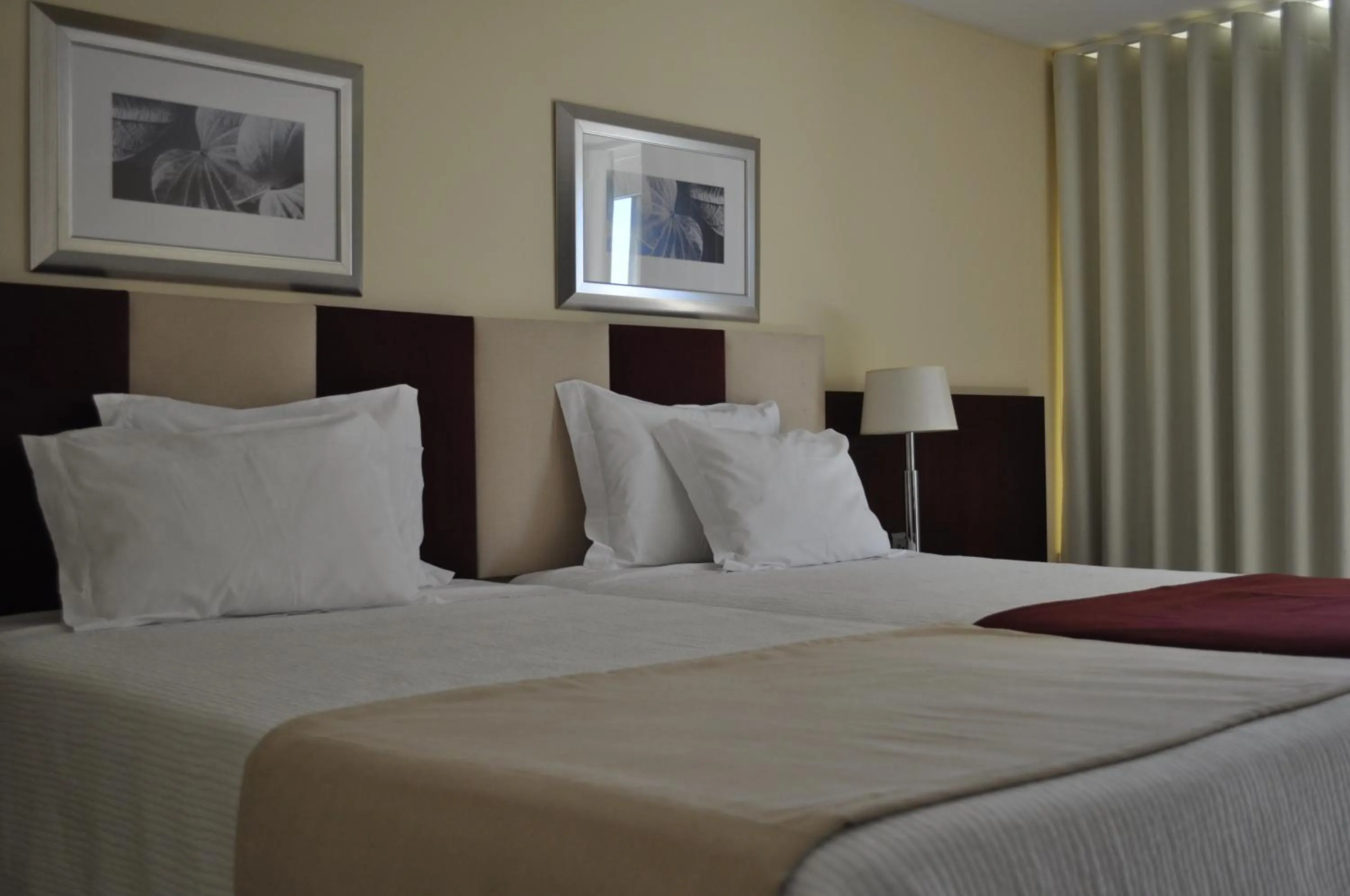 Bed in Santana Hotel & SPA