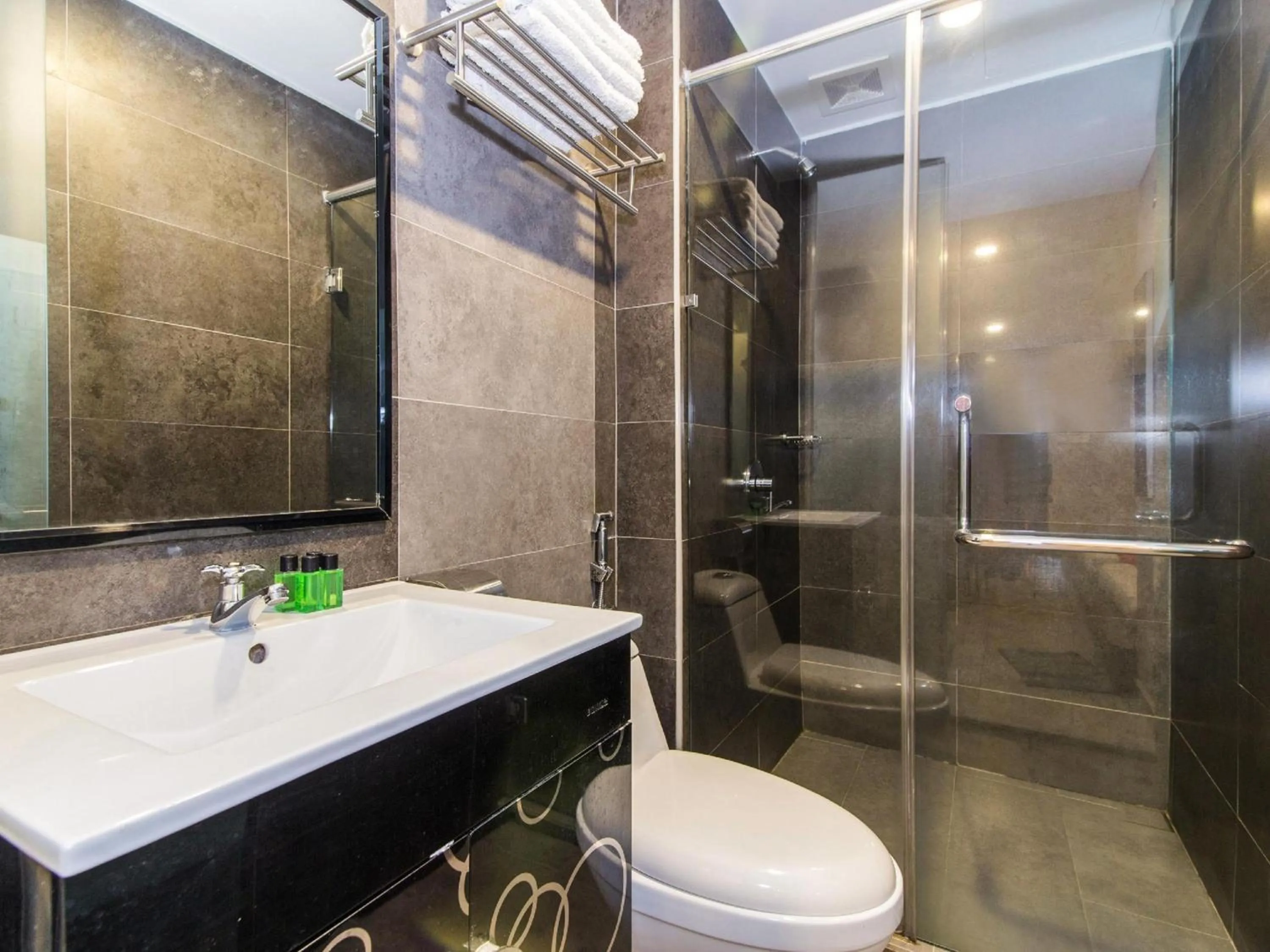 Bathroom in Hotel O 340 Comfort Hotel