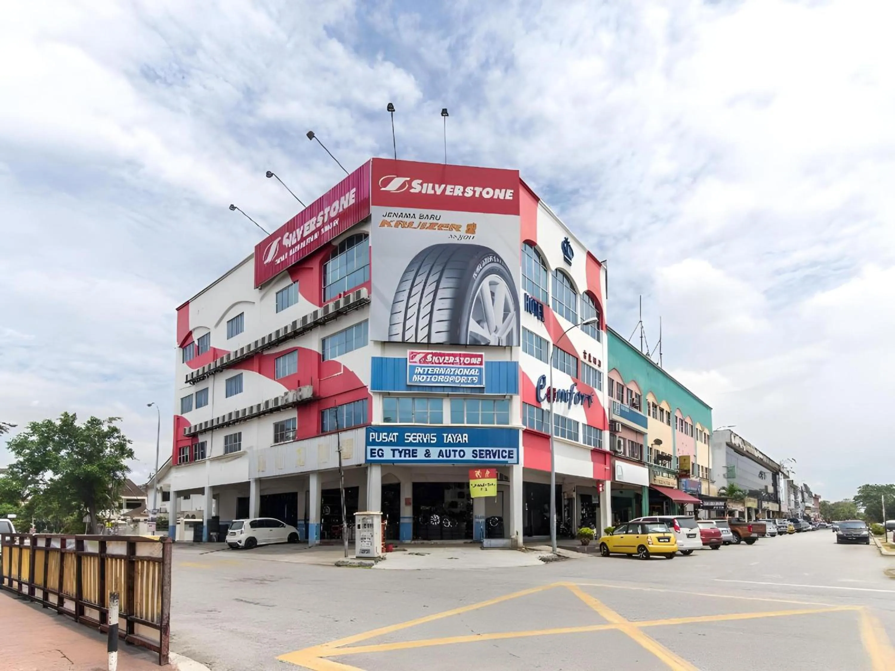 Property building in Hotel O 340 Comfort Hotel