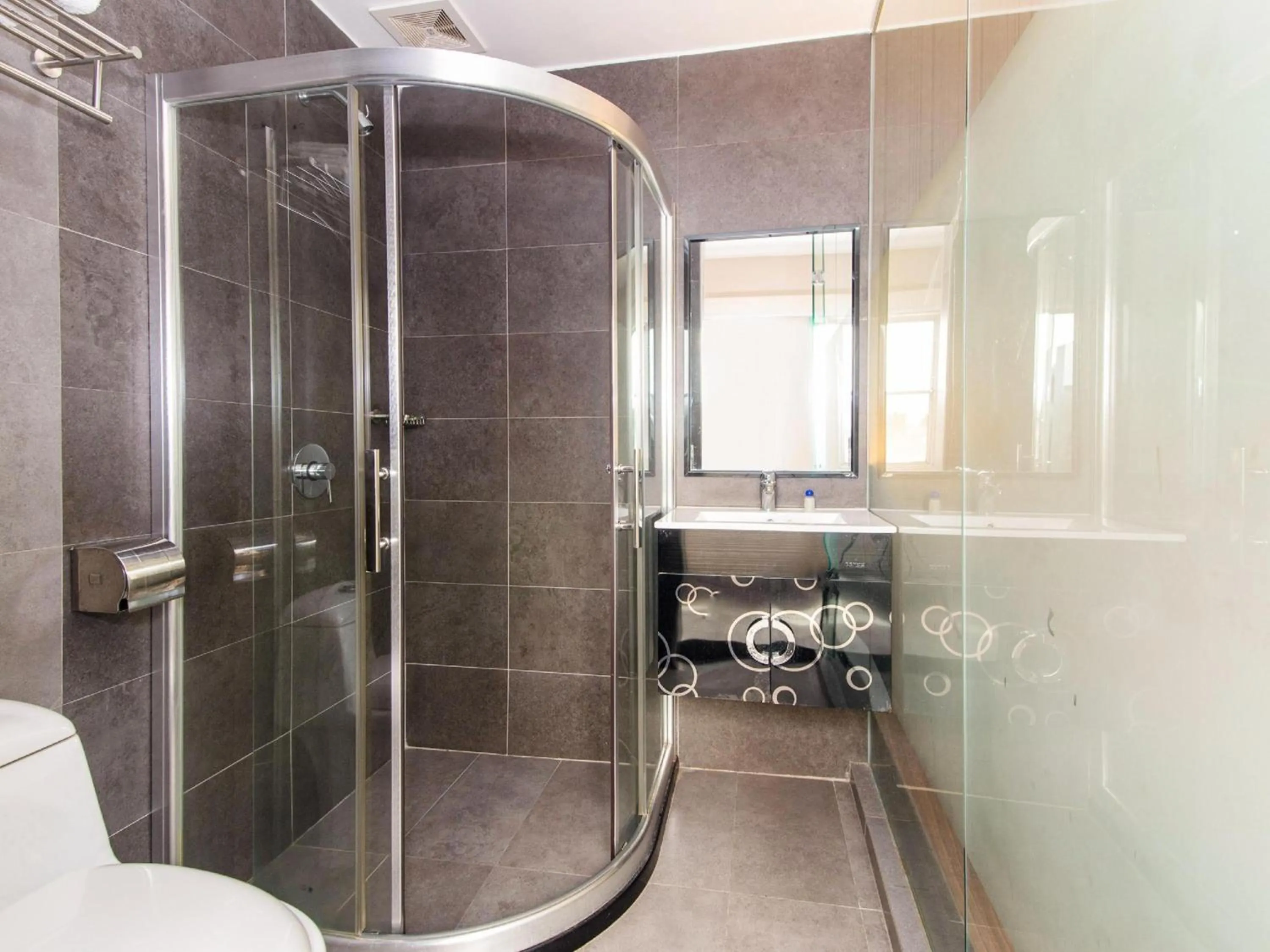 Bathroom in Hotel O 340 Comfort Hotel