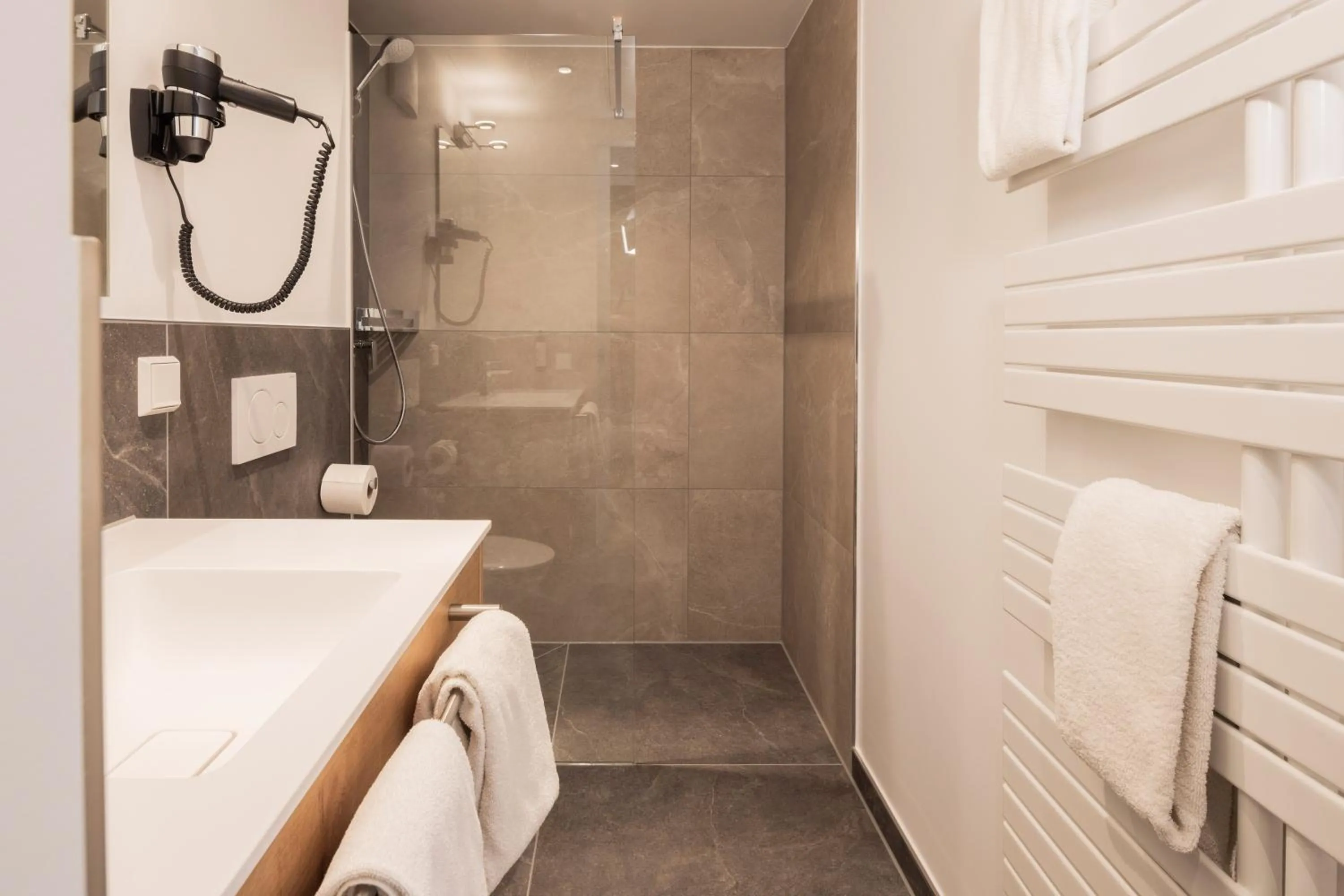 Shower, Bed in Hotel Restaurant Sennerbad