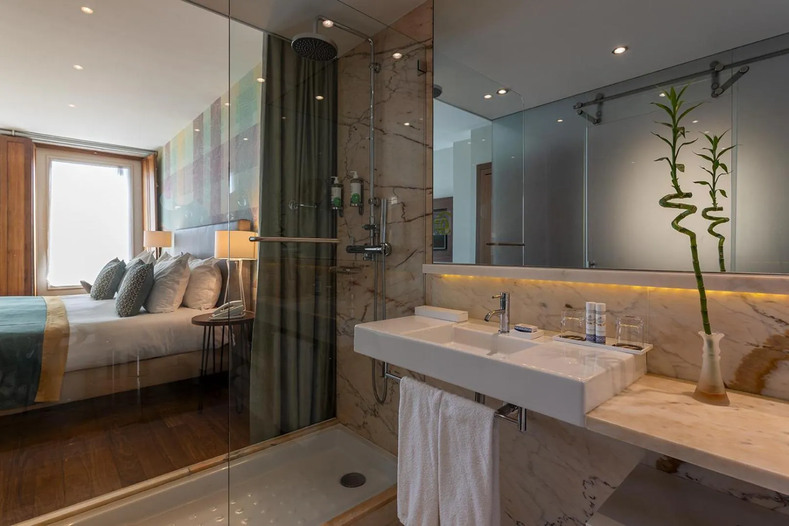Bathroom, Bed in Pestana Vintage Porto Hotel & World Heritage Site