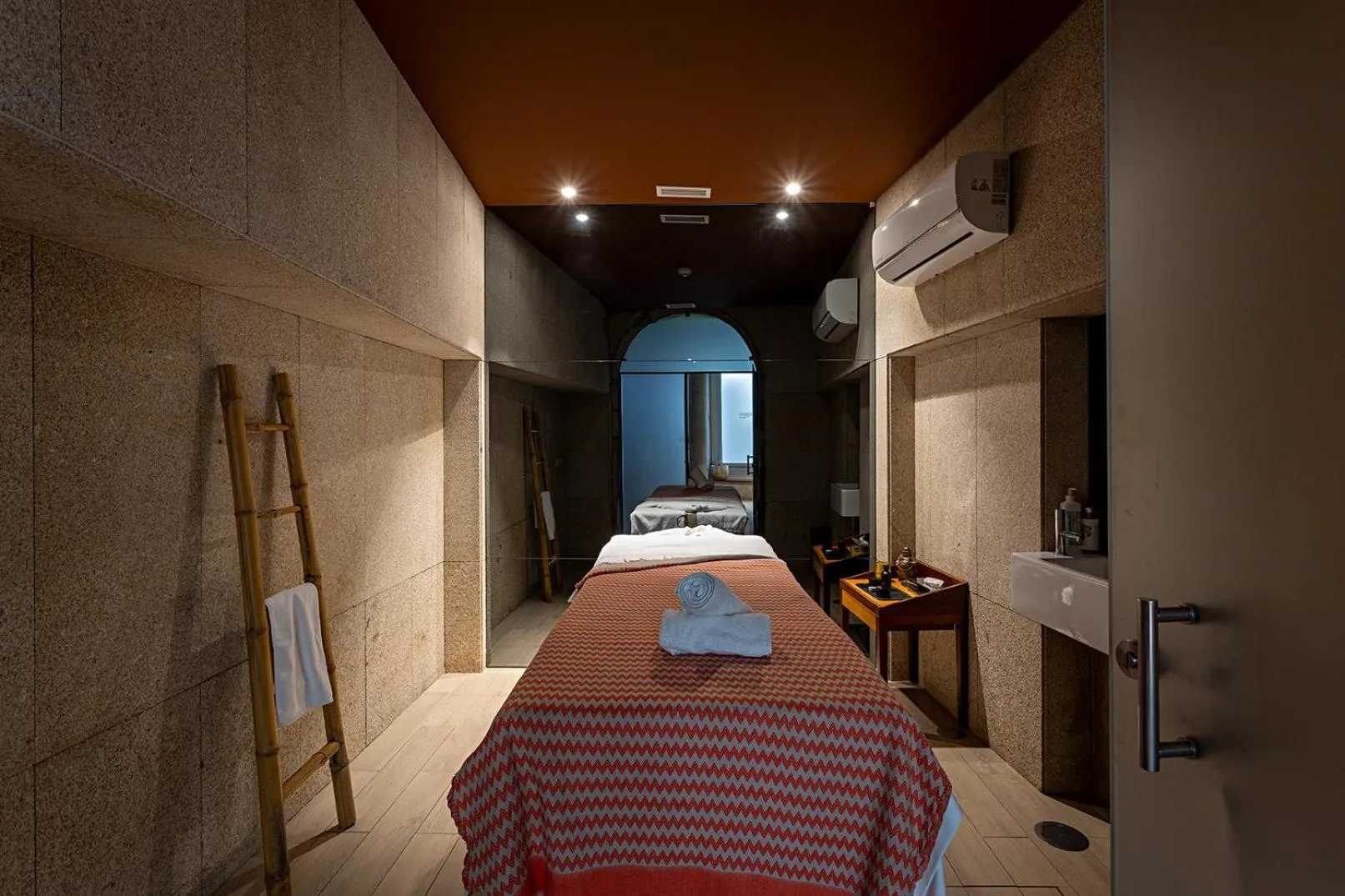 Massage, Bed in Pestana Vintage Porto Hotel & World Heritage Site
