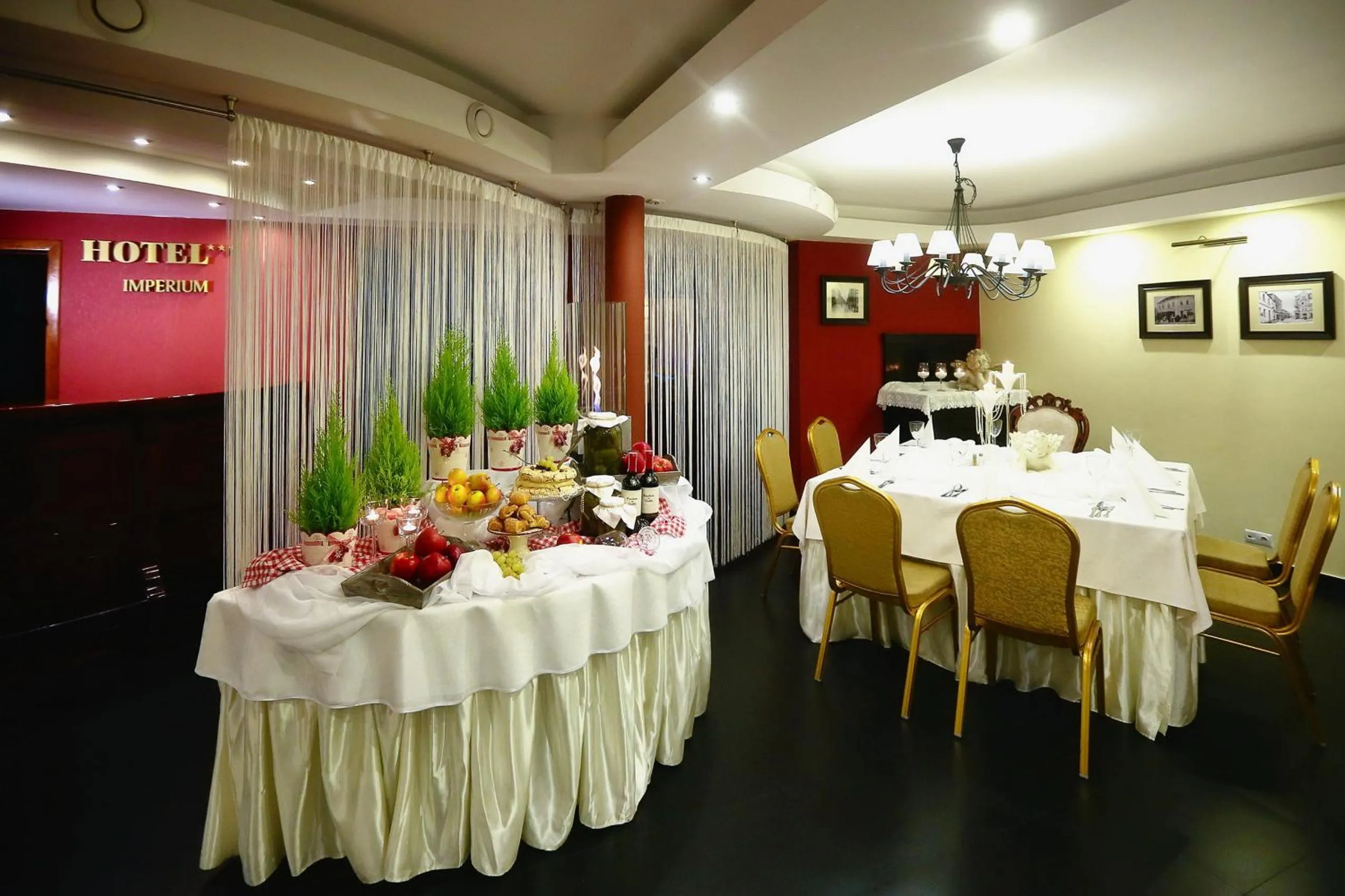 Restaurant/places to eat in Hotel Imperium