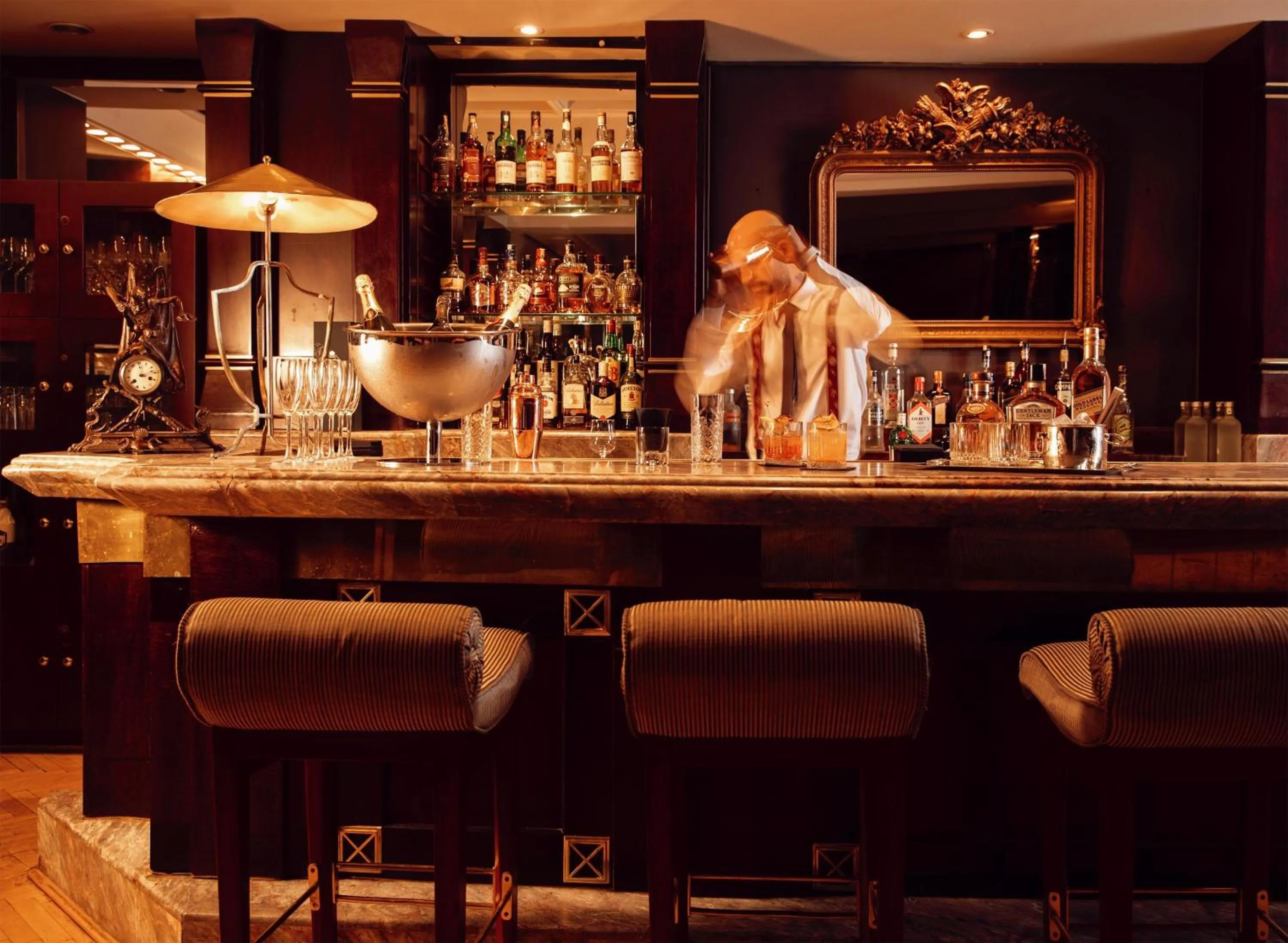 Lounge or bar in Grand Hyatt Istanbul