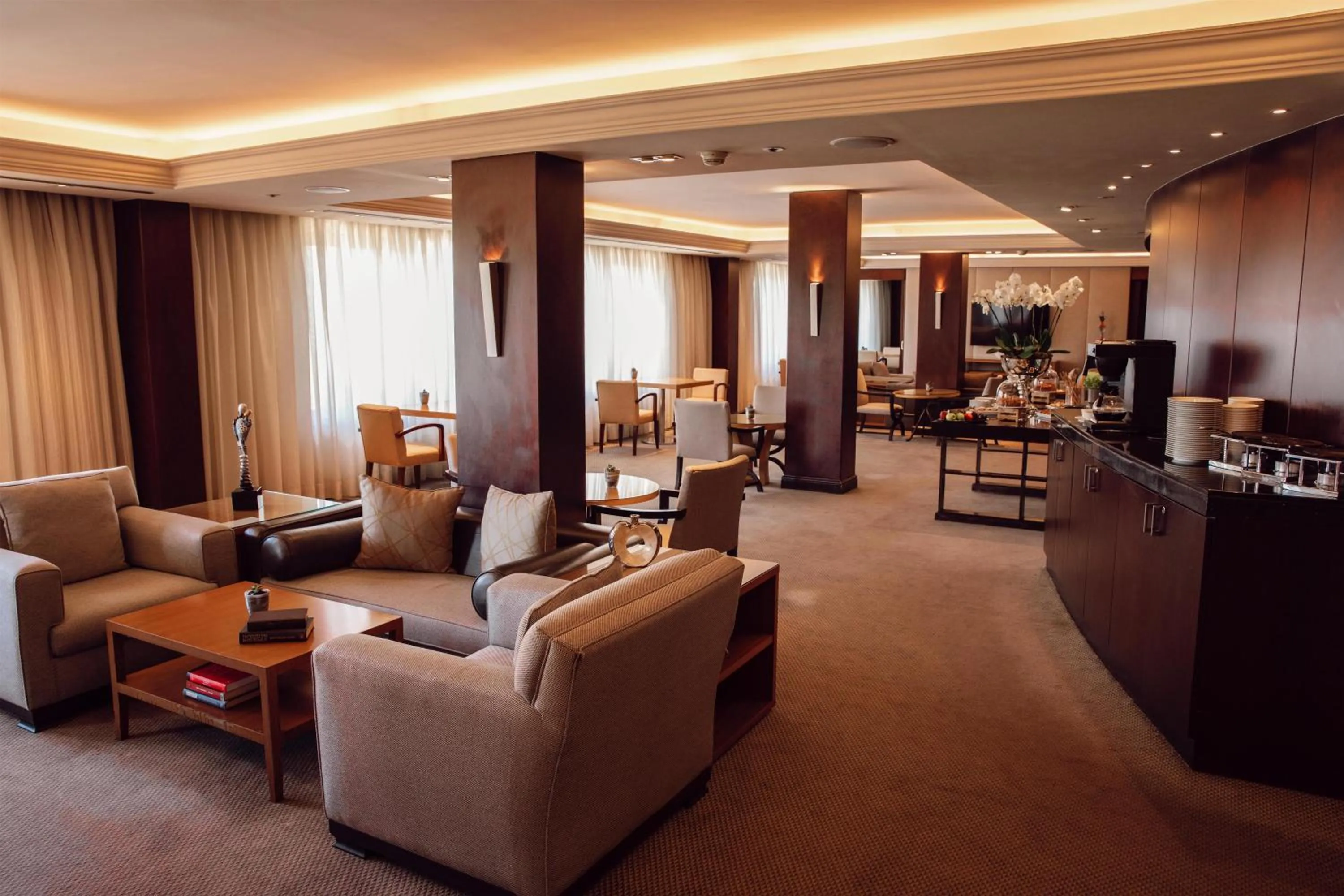 Lounge or bar in Grand Hyatt Istanbul