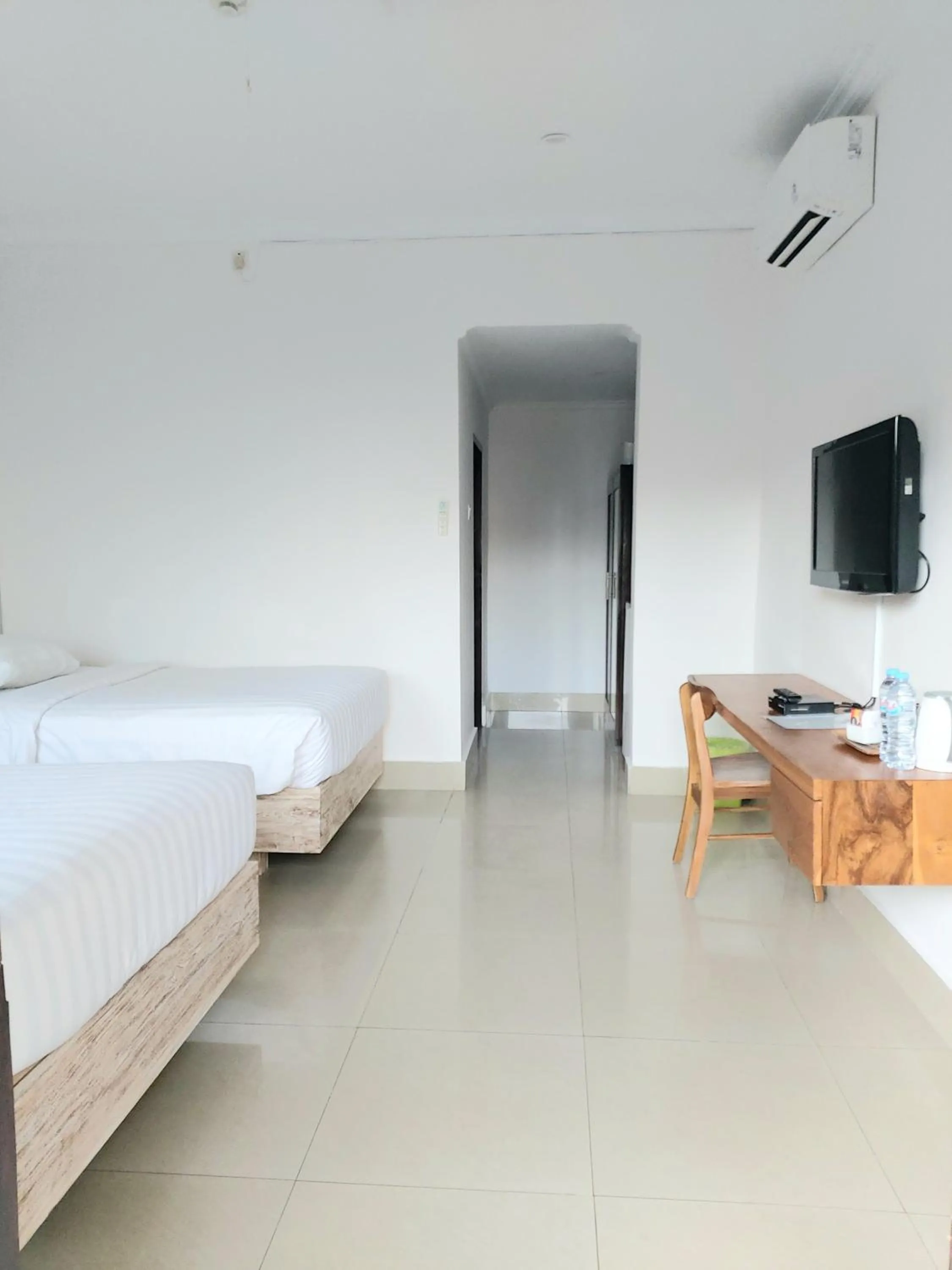 Bedroom, Bed in Radha Bali Hotel