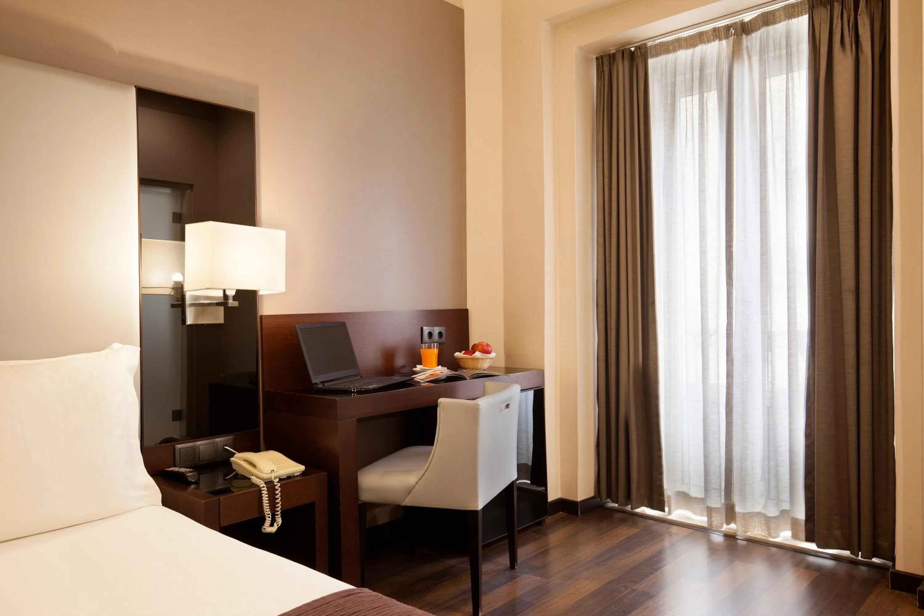 Bedroom, Bed in TURIM Restauradores Hotel