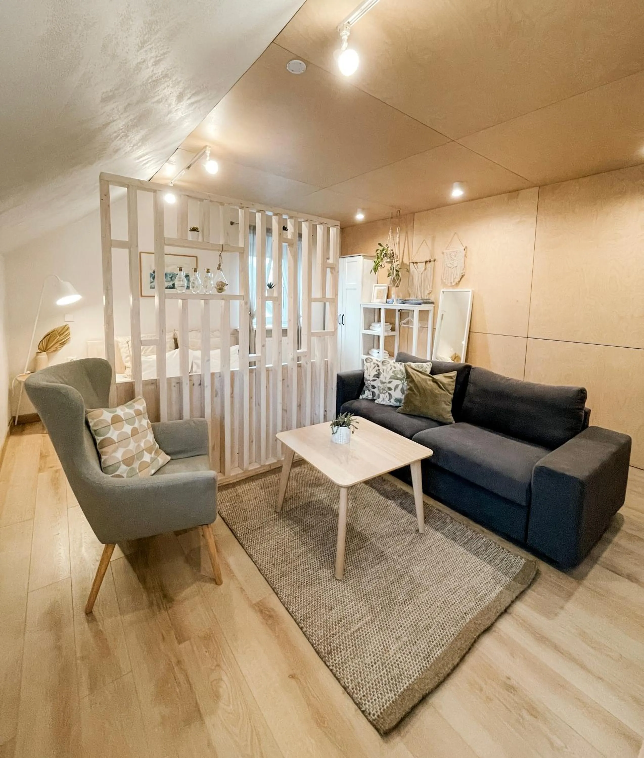 Old Town Apartment with FREE Parking
