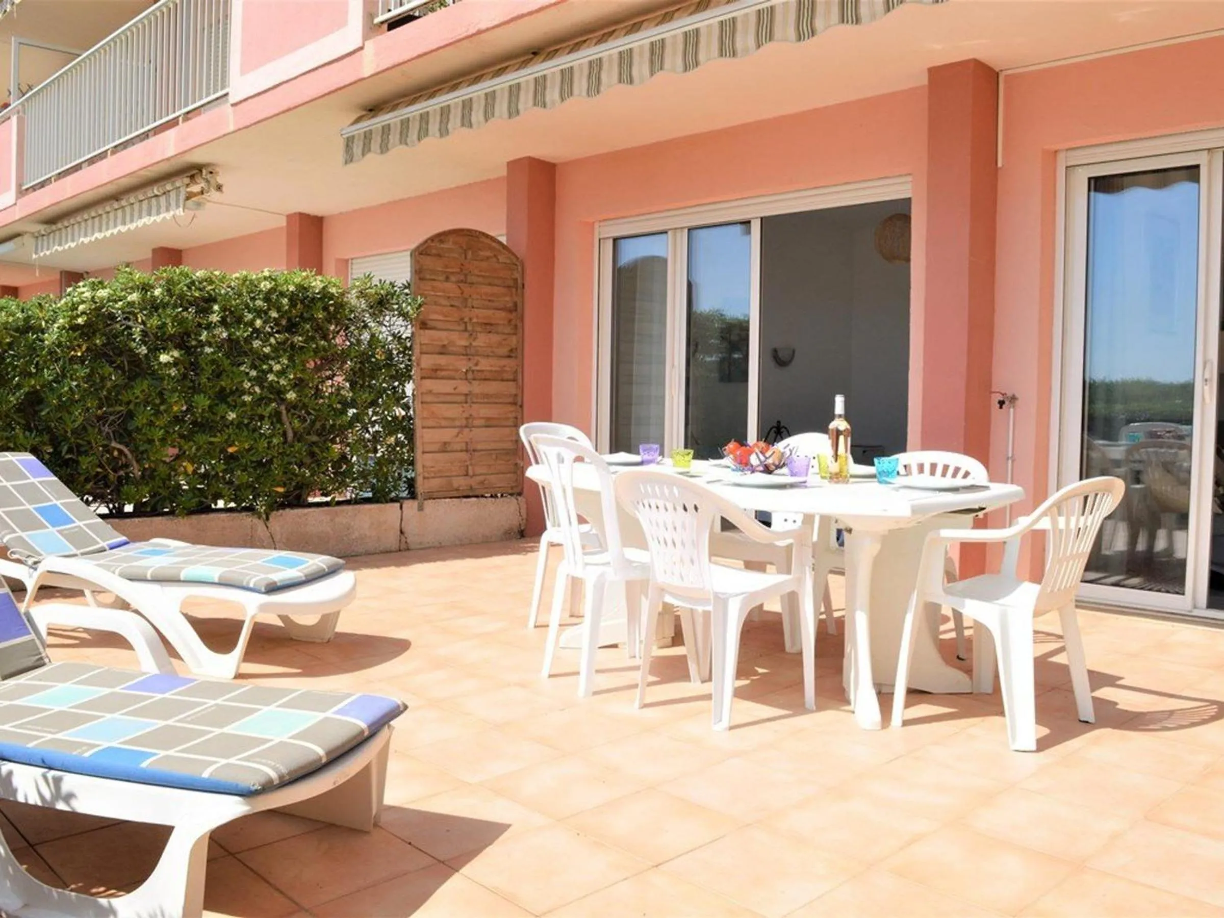 Appartement rénové en front de mer, 3 pièces, terrasse, parking, tout équipé, idéal familles, 6 pers. - FR-1-251-281